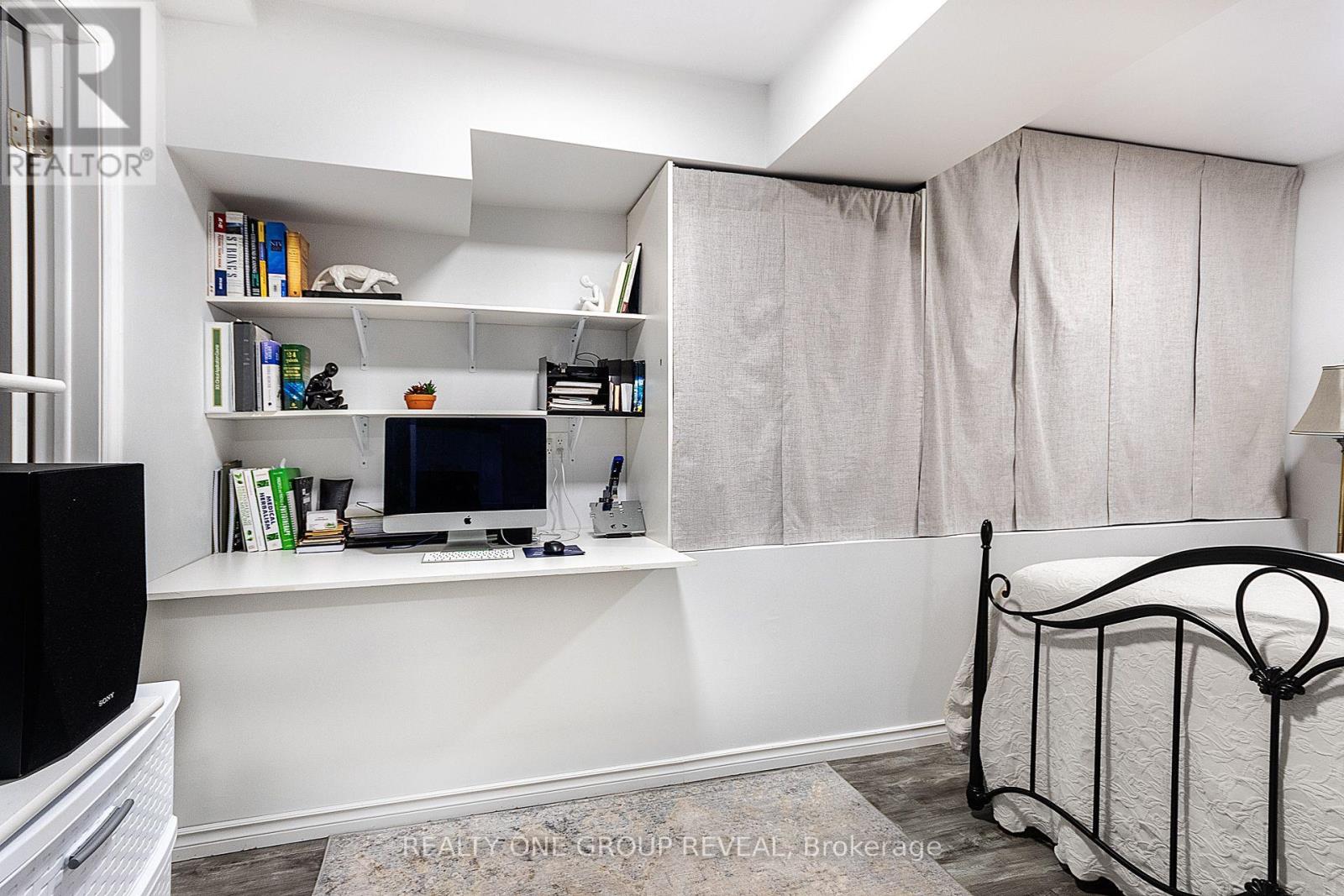 Lower - 524 Simcoe Street S Property Photo 10