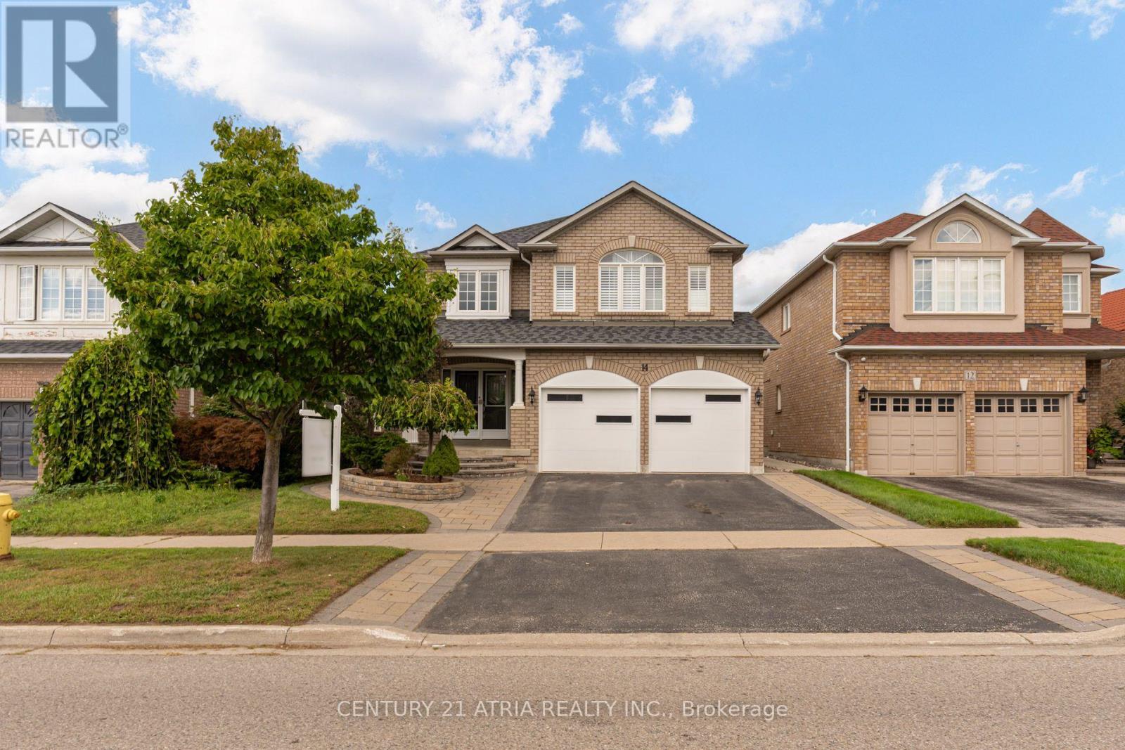 14 Robert Attersley Drive W Property Photo 1