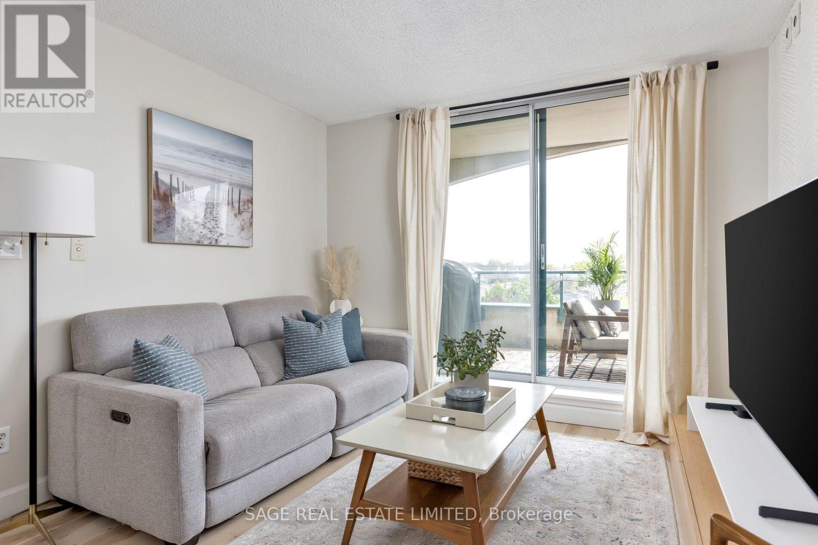 401 - 1765 QUEEN STREET E