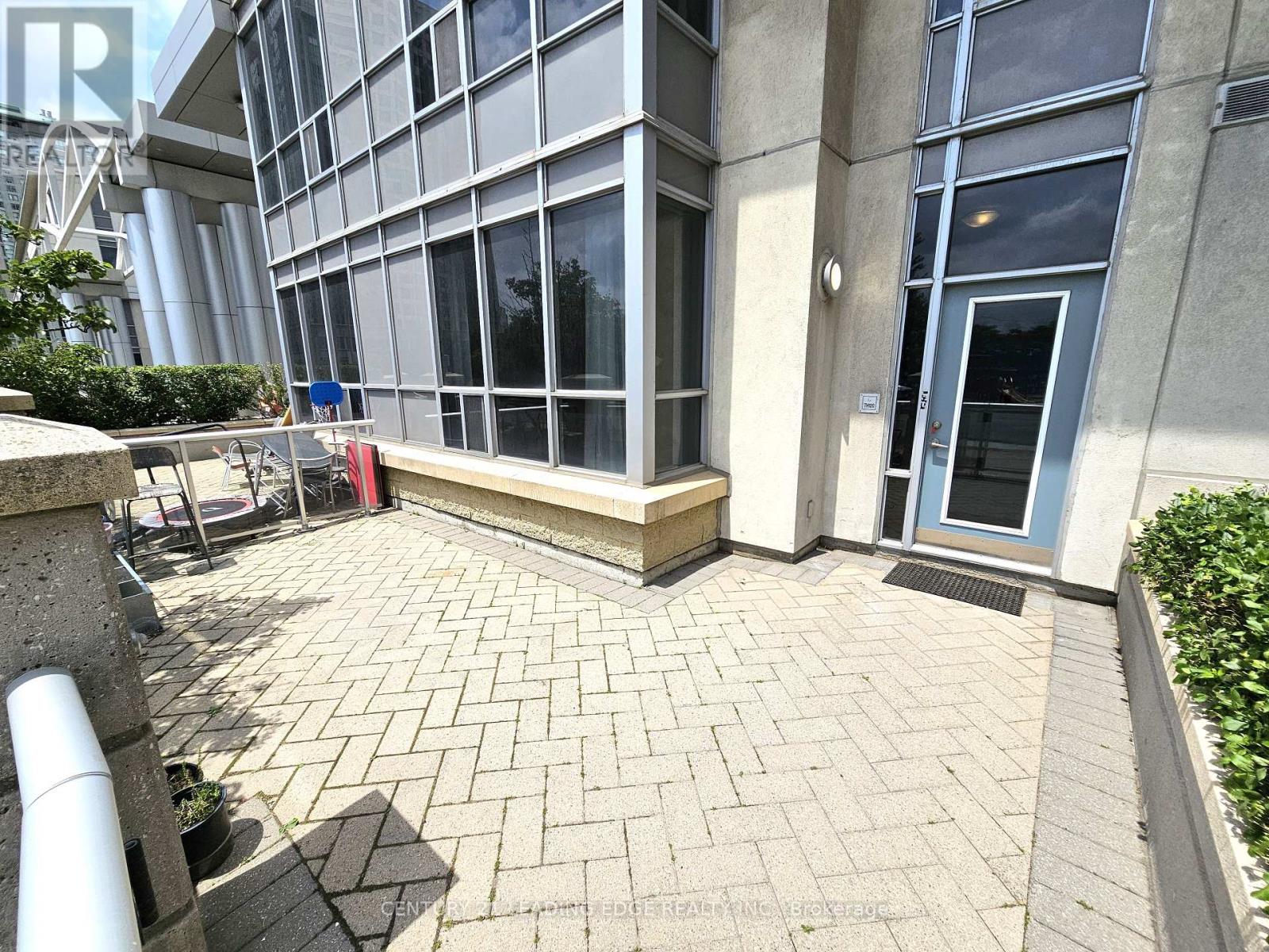 Th120 - 38 Lee Centre Drive Property Photo 2