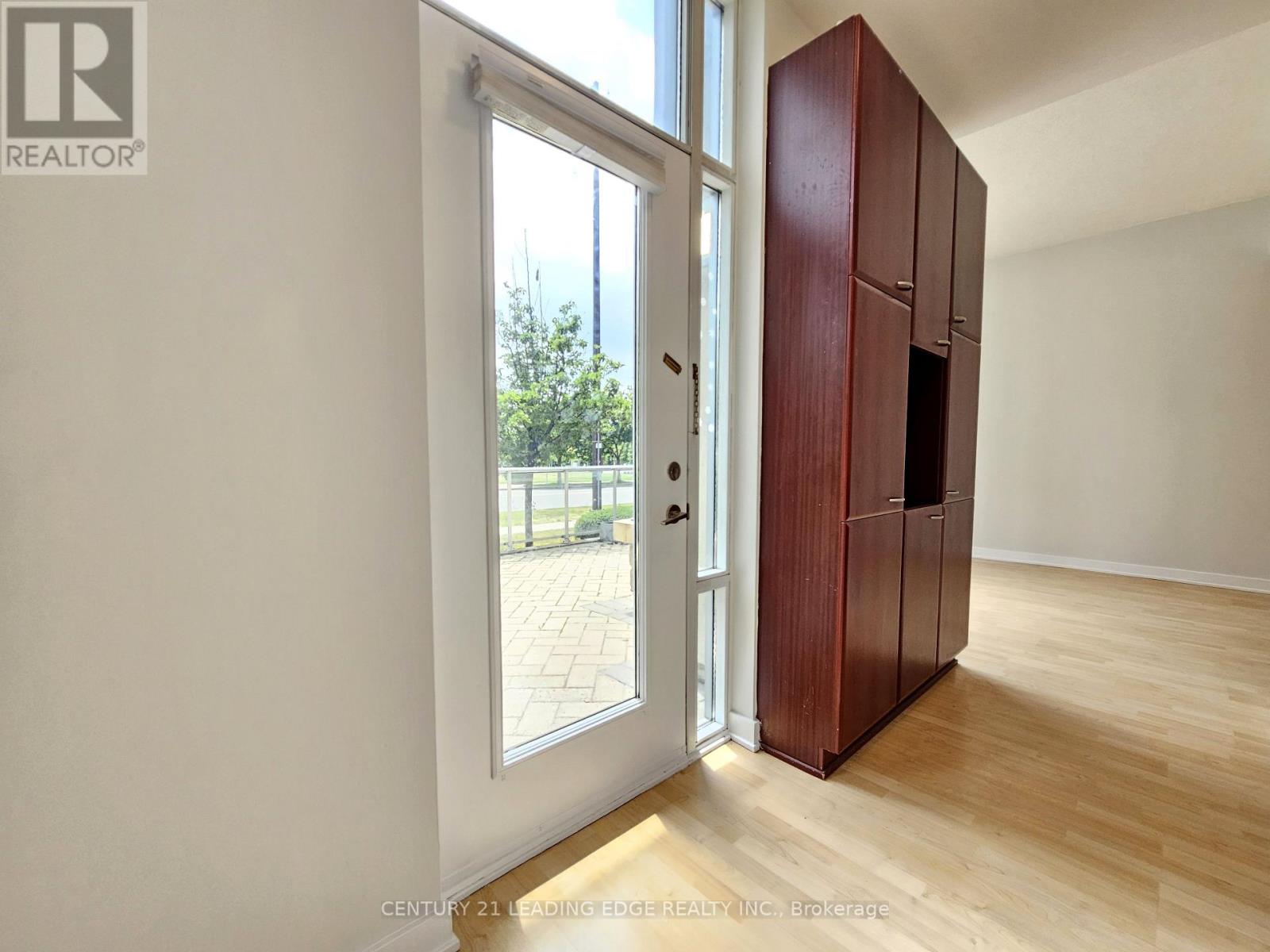 Th120 - 38 Lee Centre Drive Property Photo 5