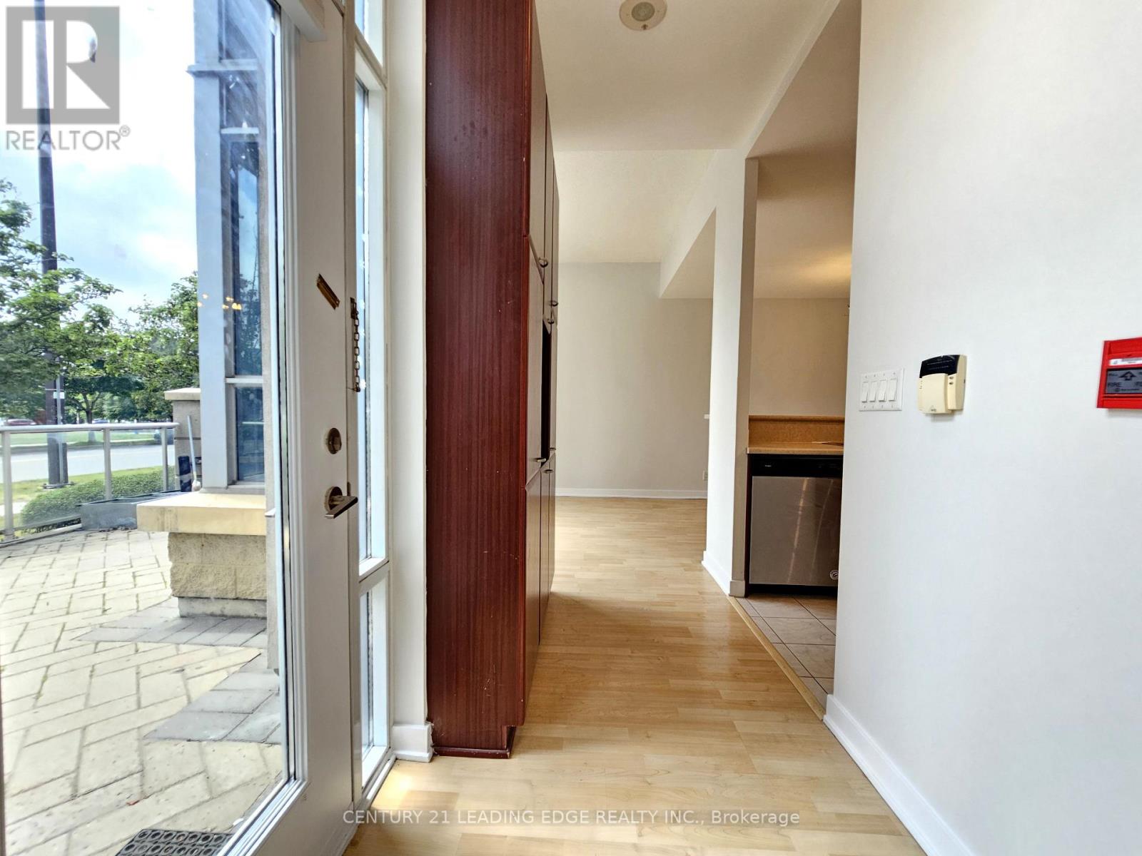 Th120 - 38 Lee Centre Drive Property Photo 6