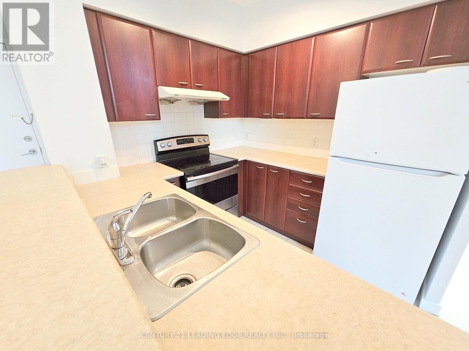 Th120 - 38 Lee Centre Drive Property Photo 8