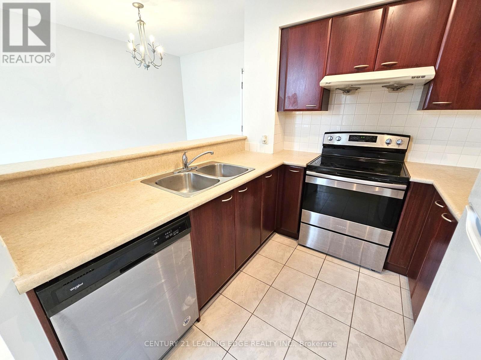 Th120 - 38 Lee Centre Drive Property Photo 9