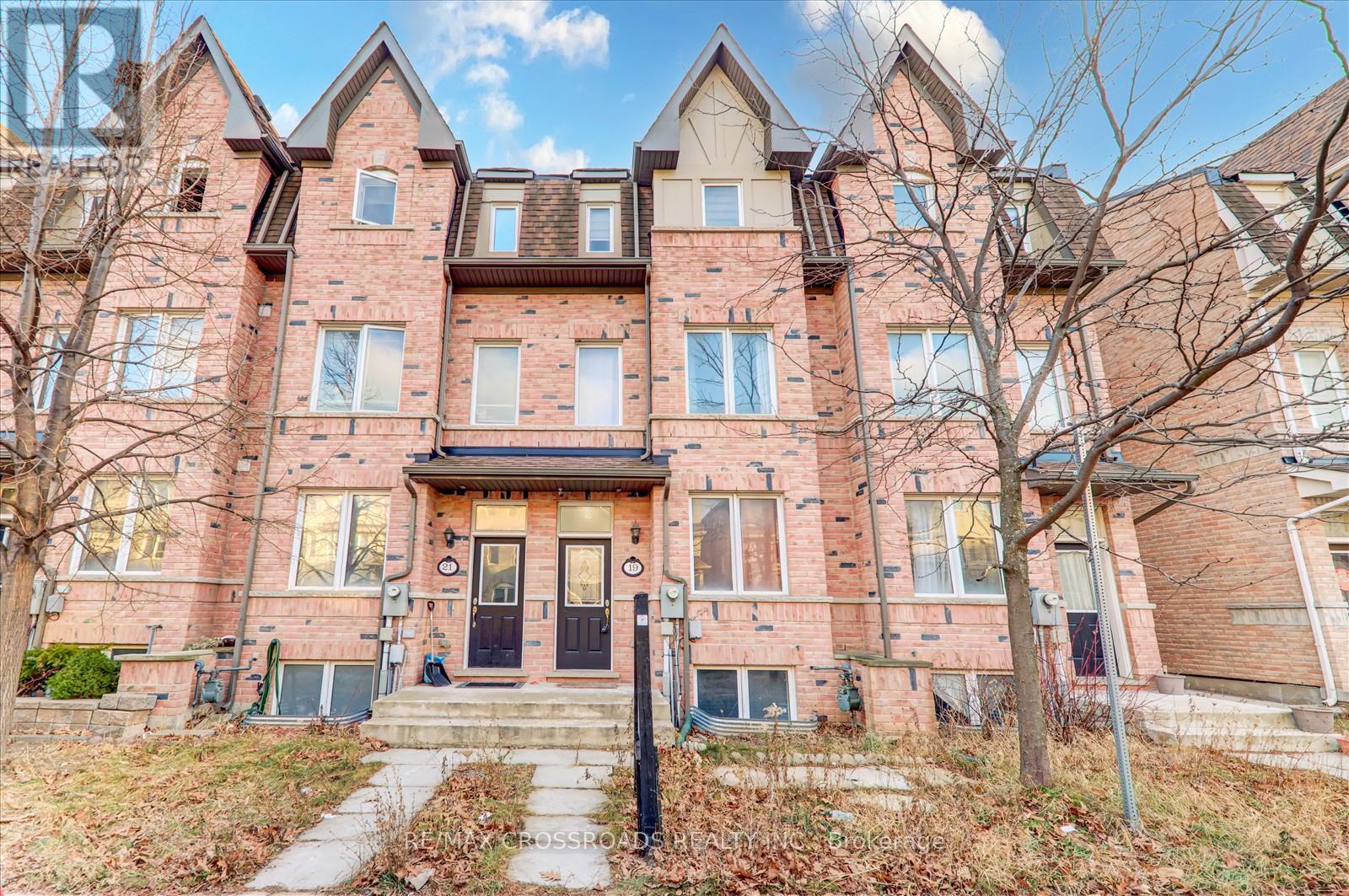 19 KAWNEER TERRACE Property Photo 1