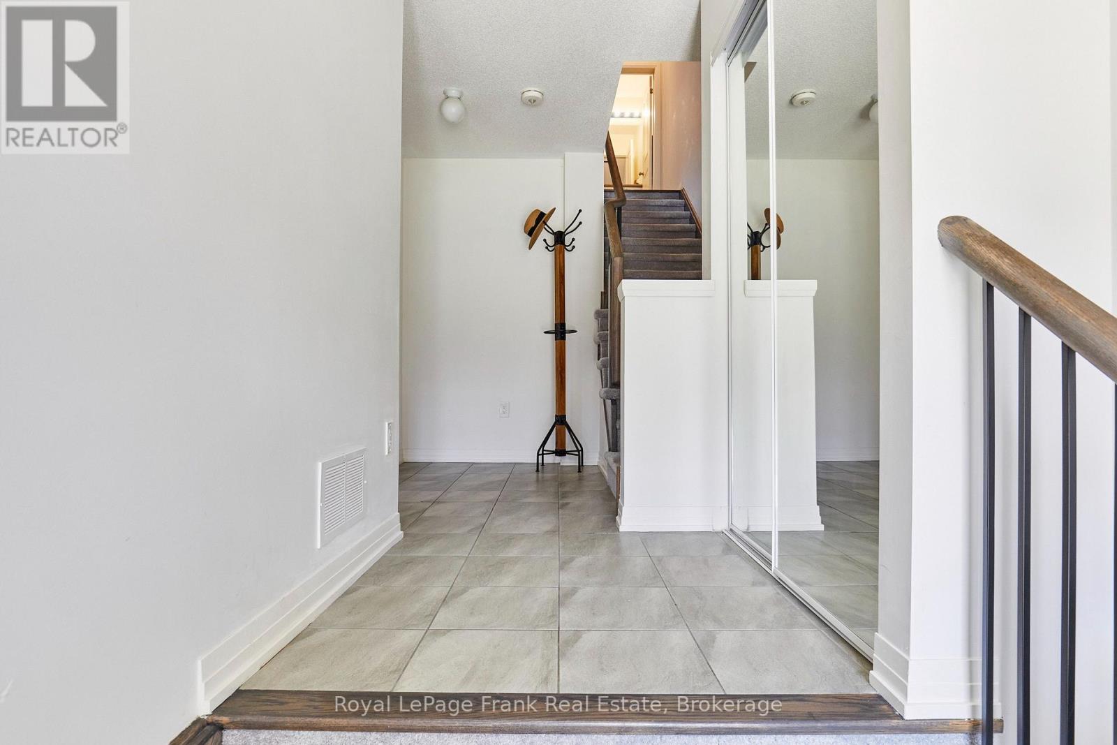 26 Clarington Boulevard Property Photo 2