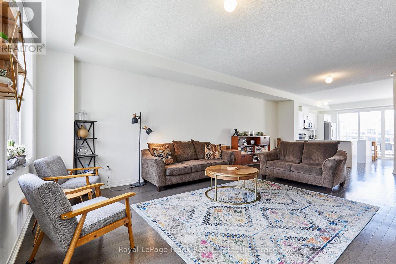 26 Clarington Boulevard Property Photo 6
