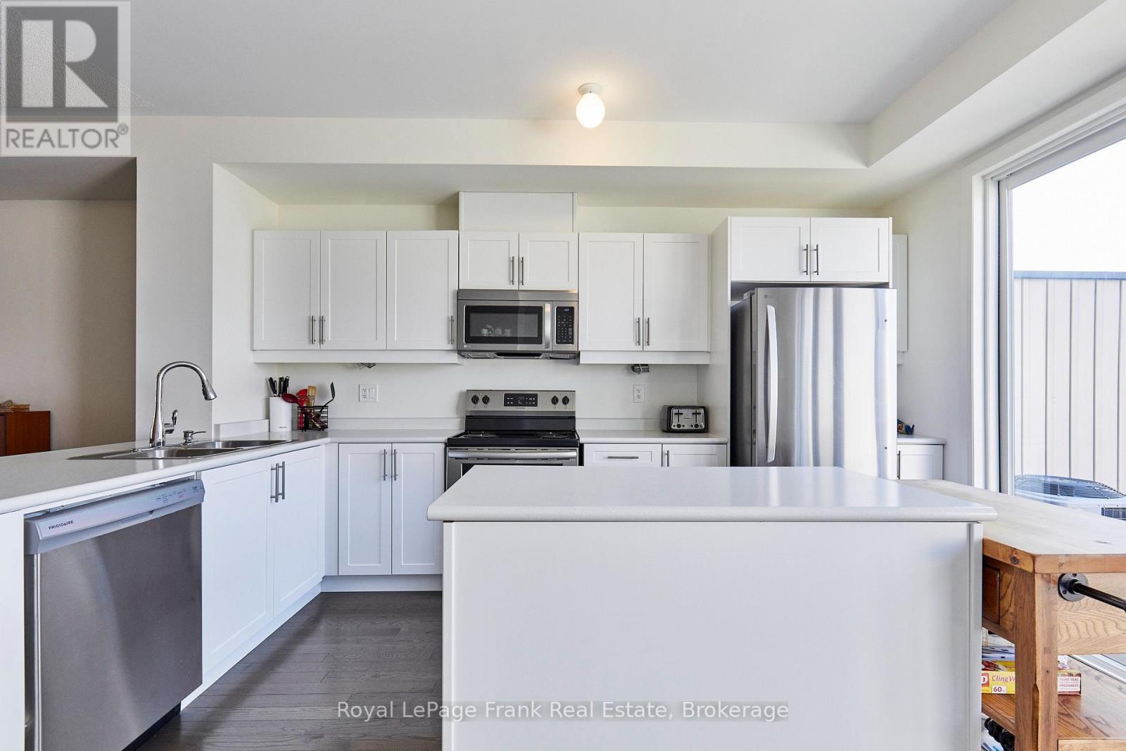 26 Clarington Boulevard Property Photo 8