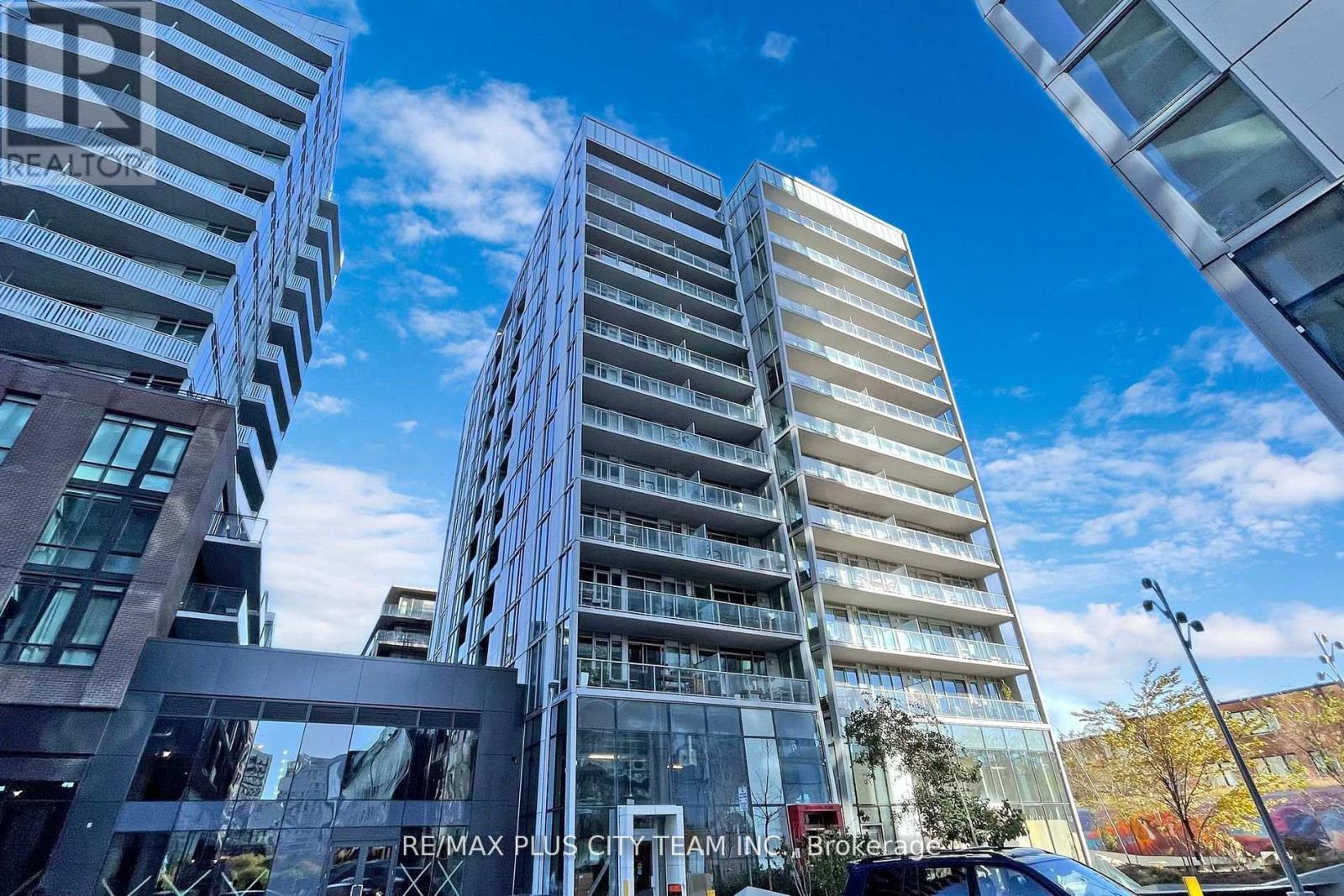 903 - 25 BASEBALL PLACE