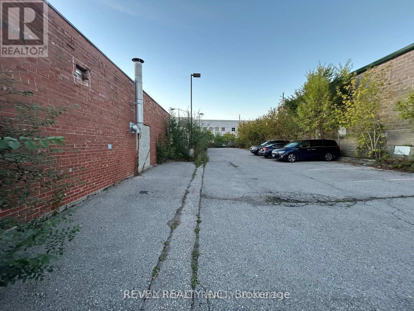 78 Bond Street W Property Photo 7