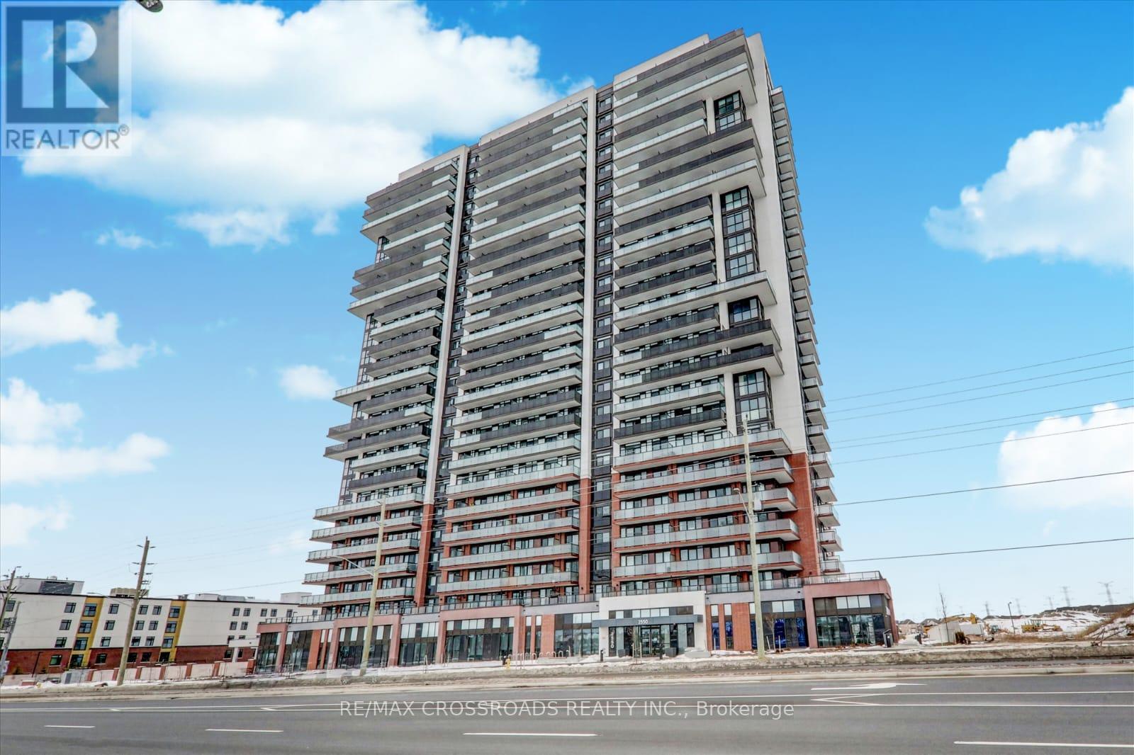 1021 - 2550 SIMCOE STREET N Property Photo 1