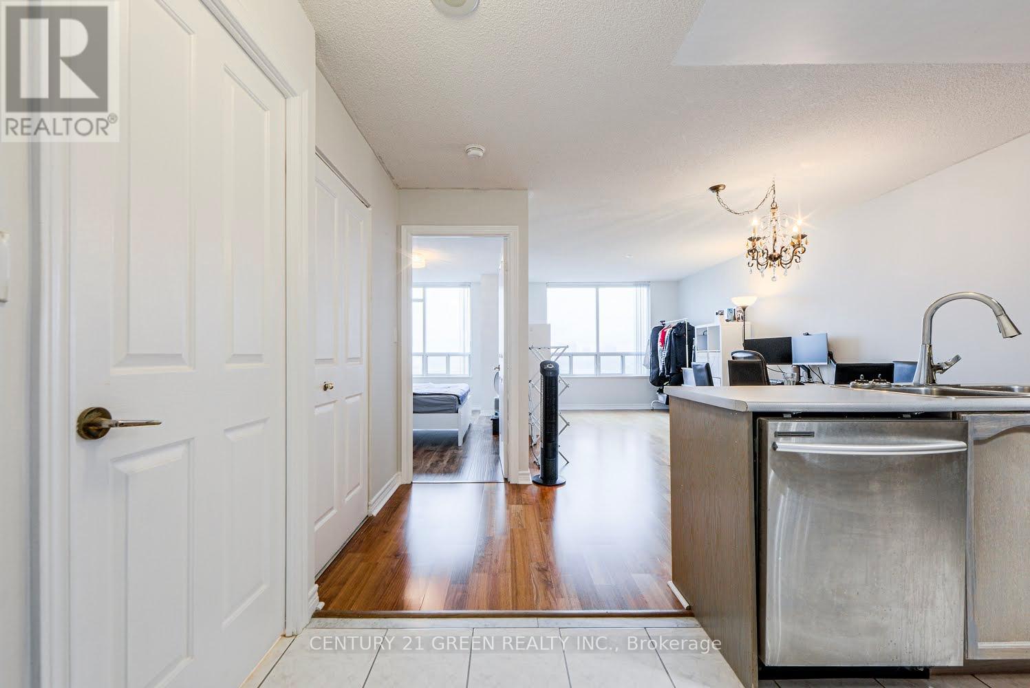2623 - 68 Corporate Drive Property Photo 8