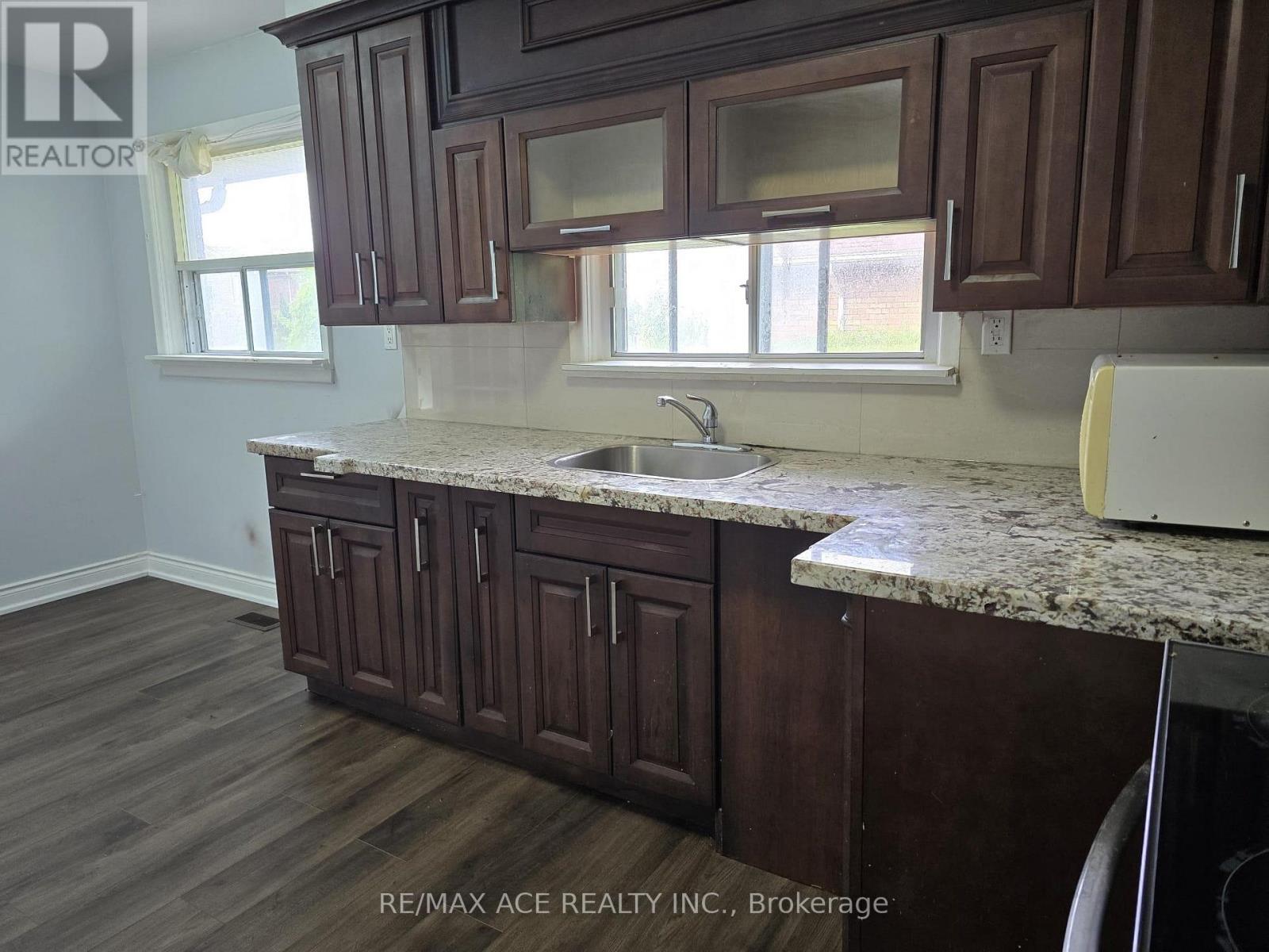 55 Brenda Crescent Property Photo 2