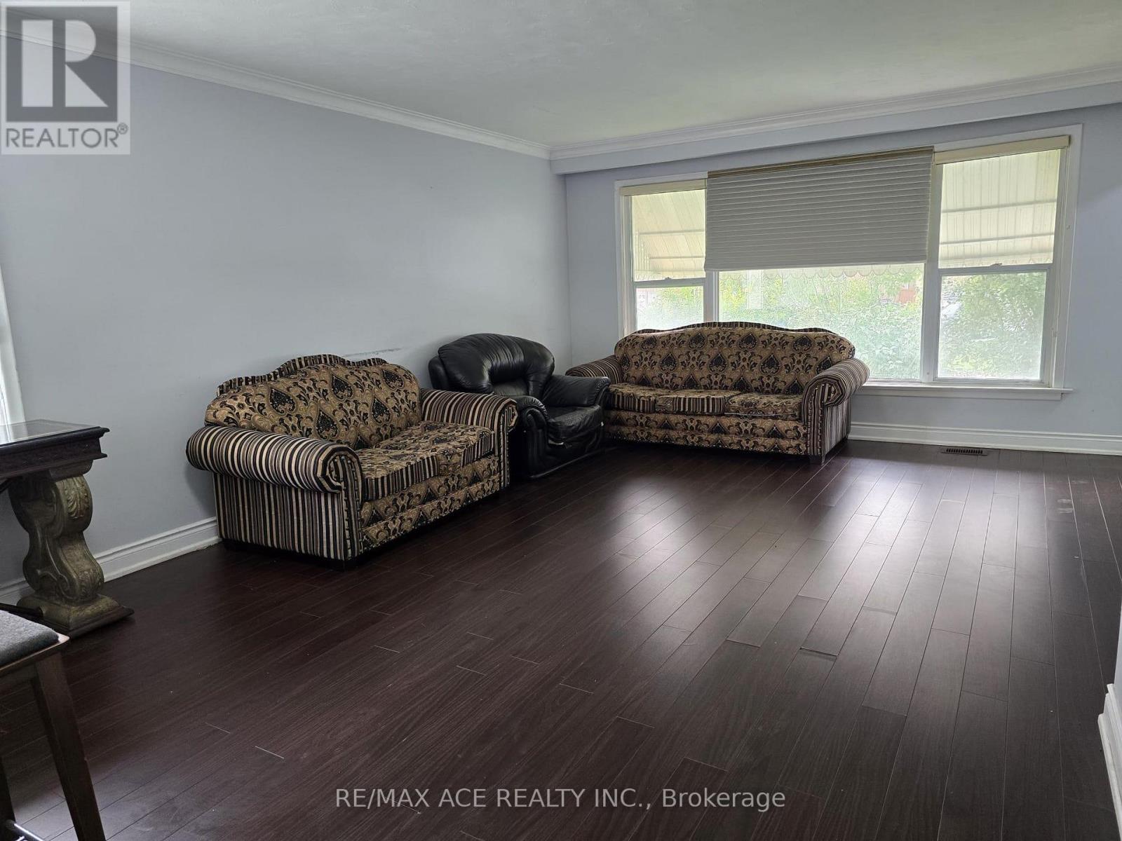55 Brenda Crescent Property Photo 3