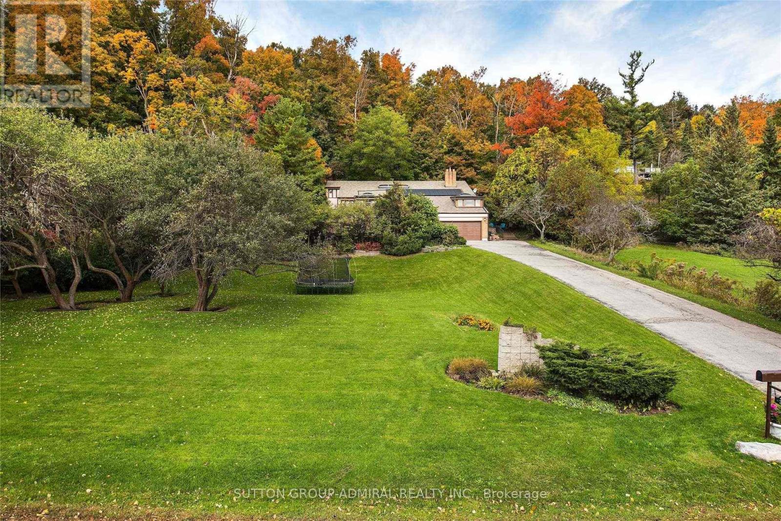 37 Meadowcliffe Drive Property Photo 1