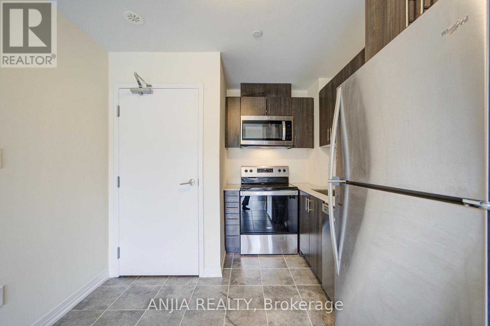 21 - 235 Mclevin Avenue Property Photo 6