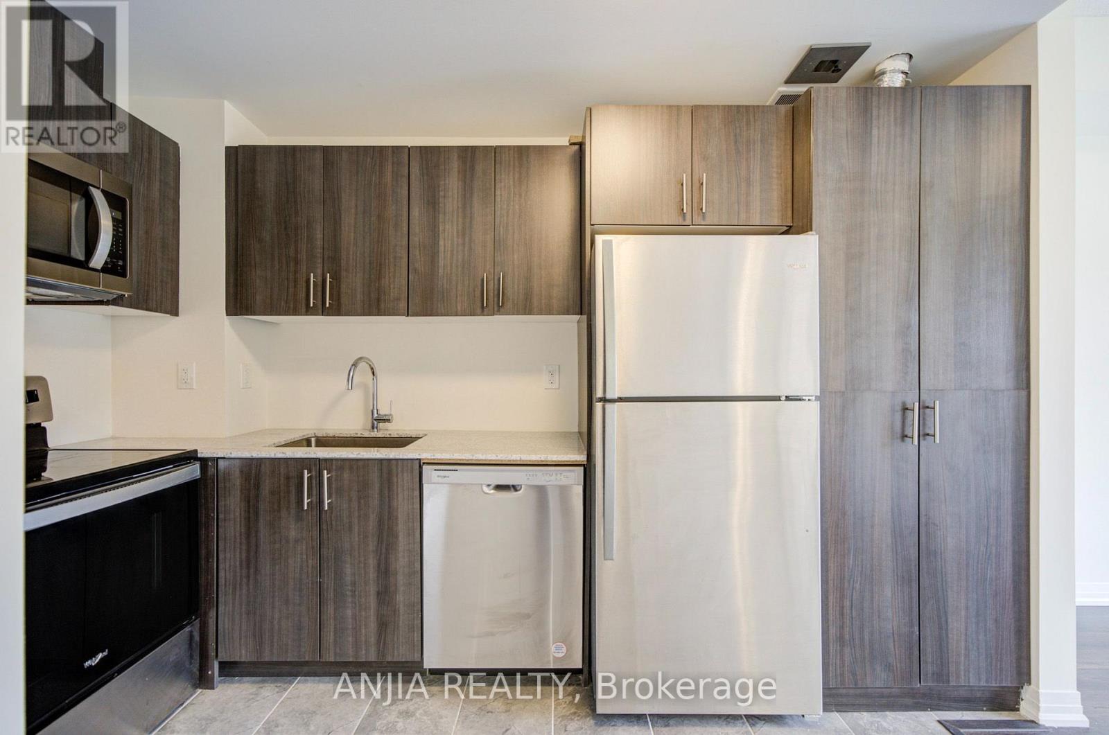 21 - 235 Mclevin Avenue Property Photo 7