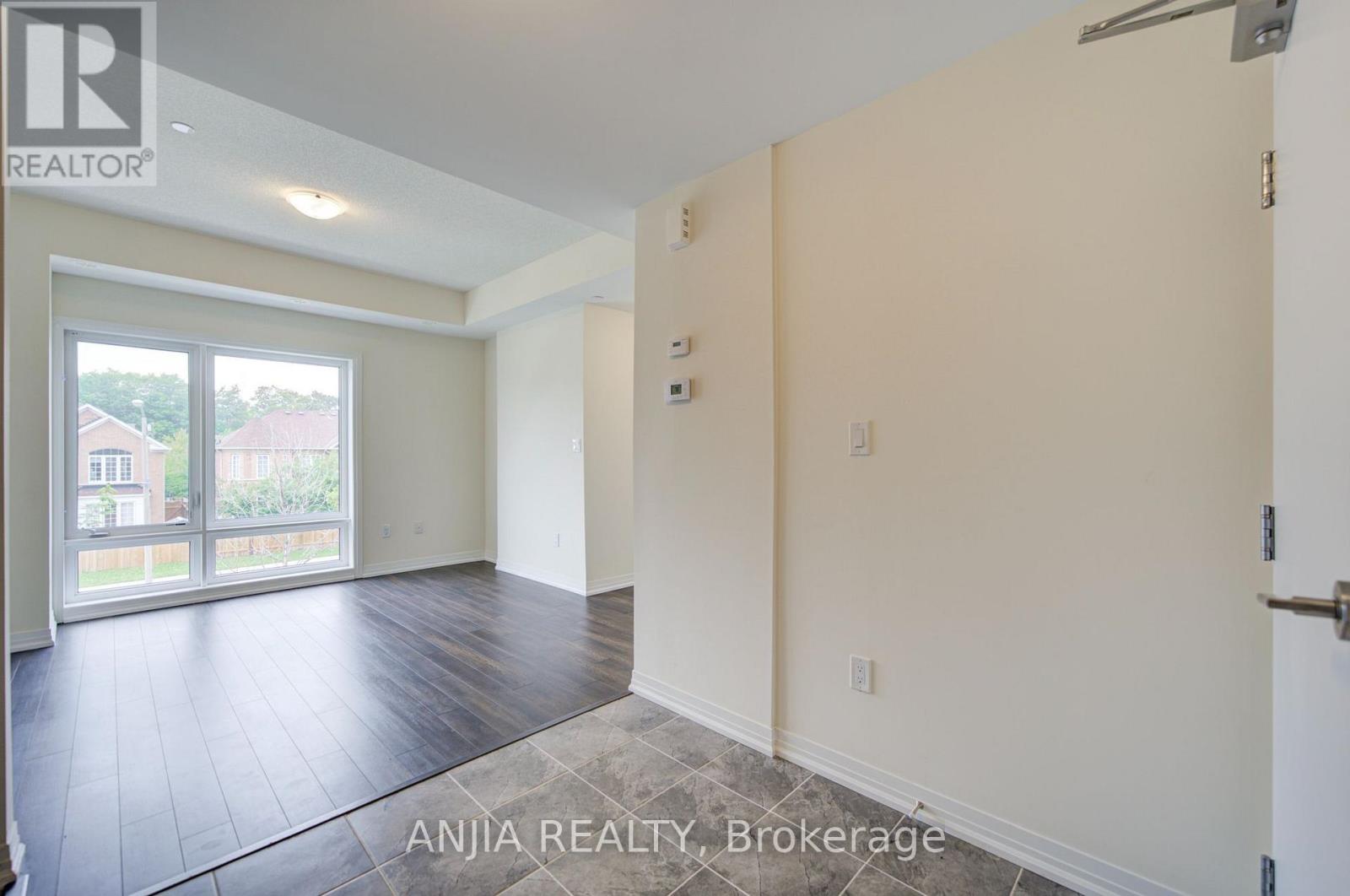 21 - 235 Mclevin Avenue Property Photo 8