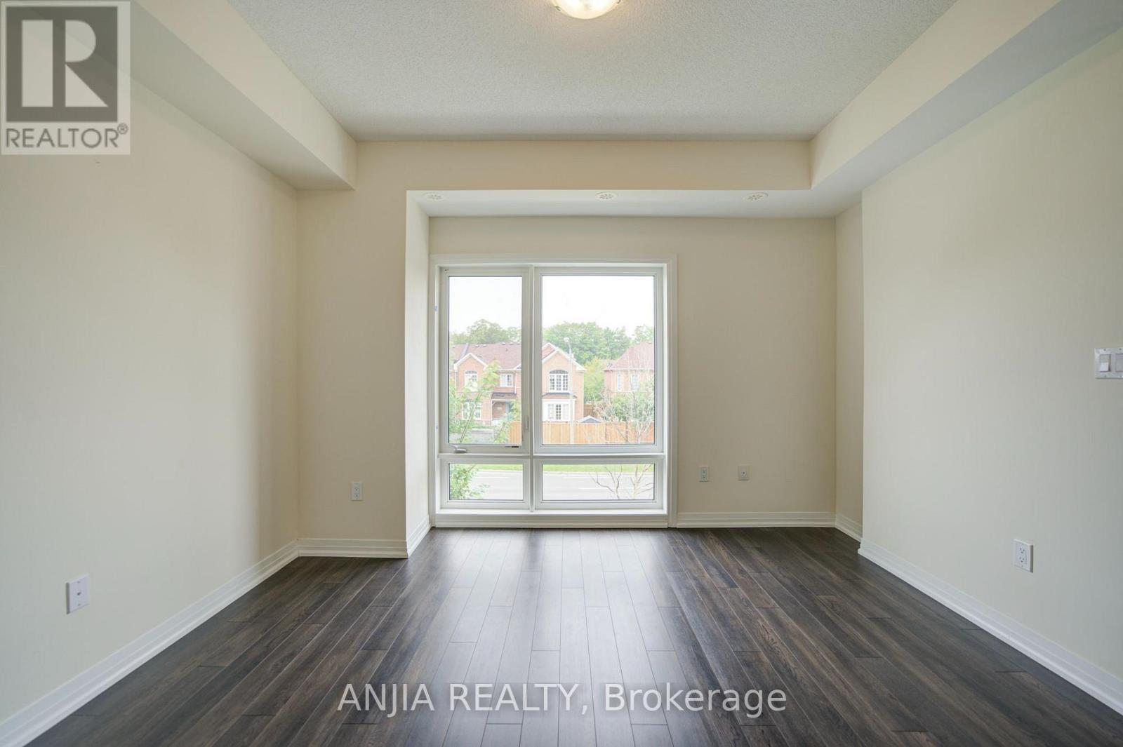 21 - 235 Mclevin Avenue Property Photo 9