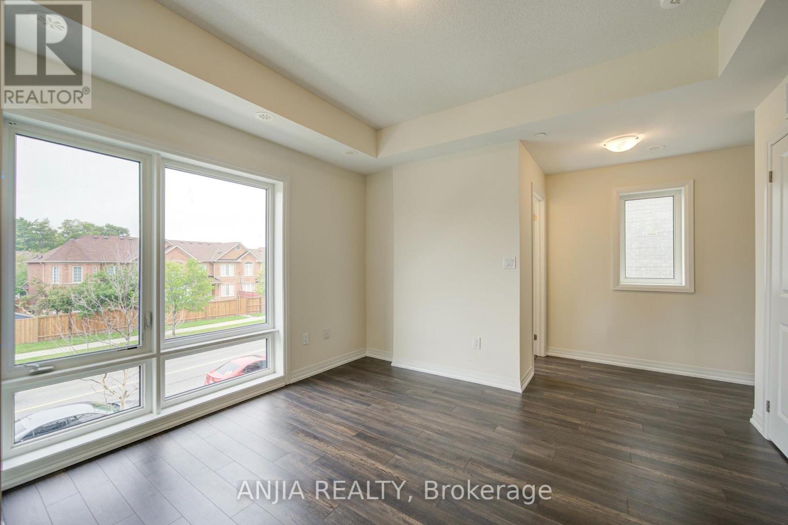 21 - 235 Mclevin Avenue Property Photo 10