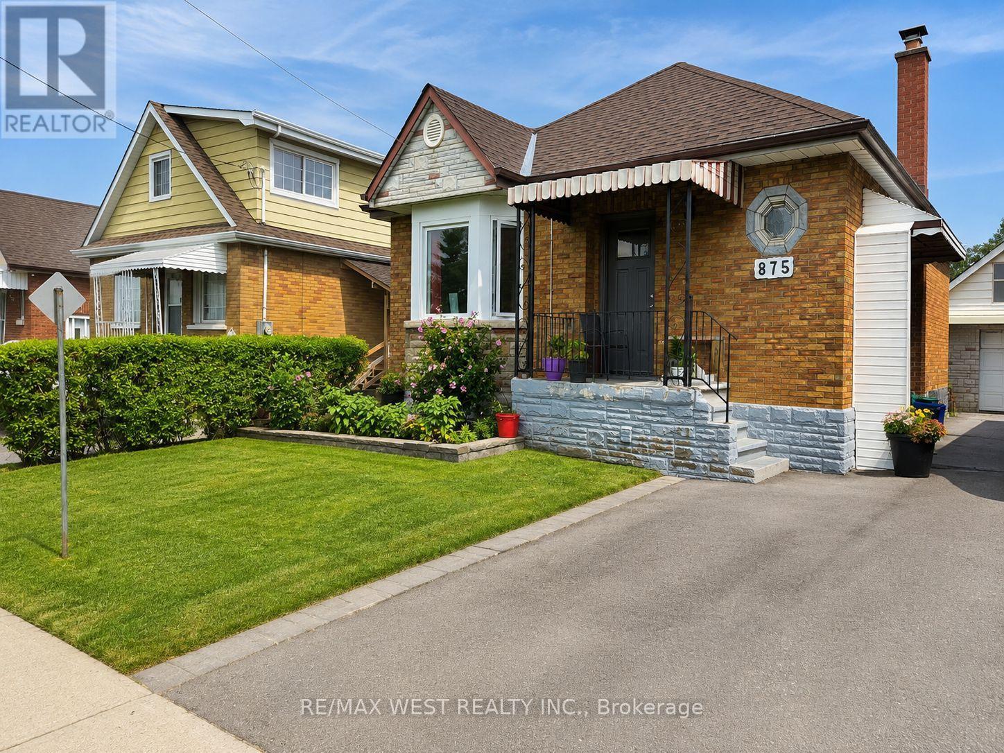 875 Ritson Road S Property Photo 1