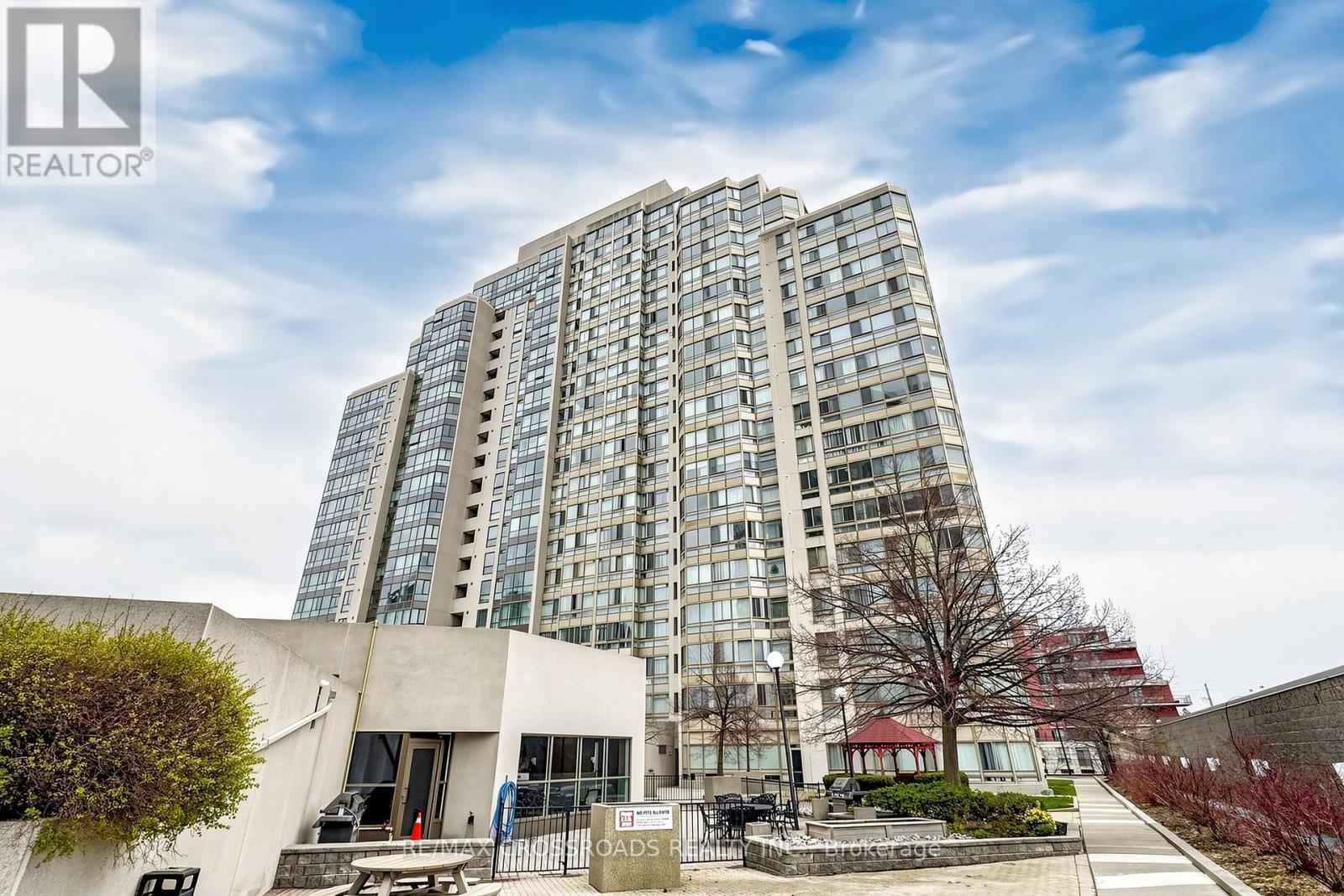 511 - 3233 Eglinton Avenue E Property Photo 2