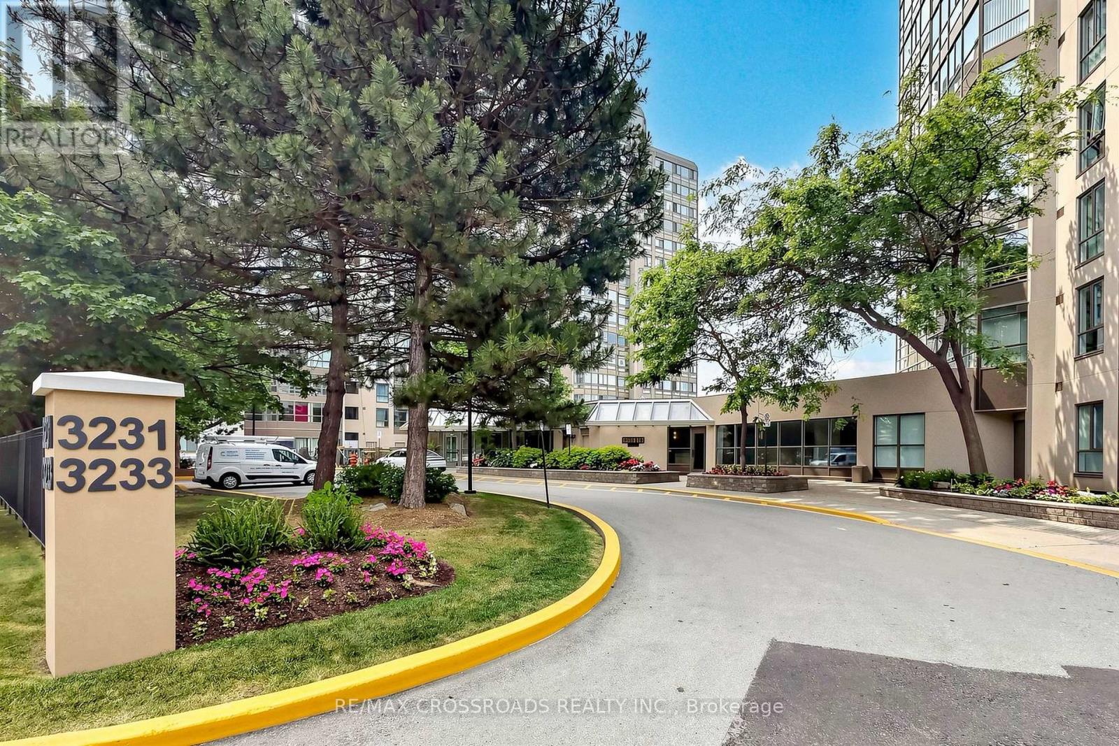 511 - 3233 Eglinton Avenue E Property Photo 4