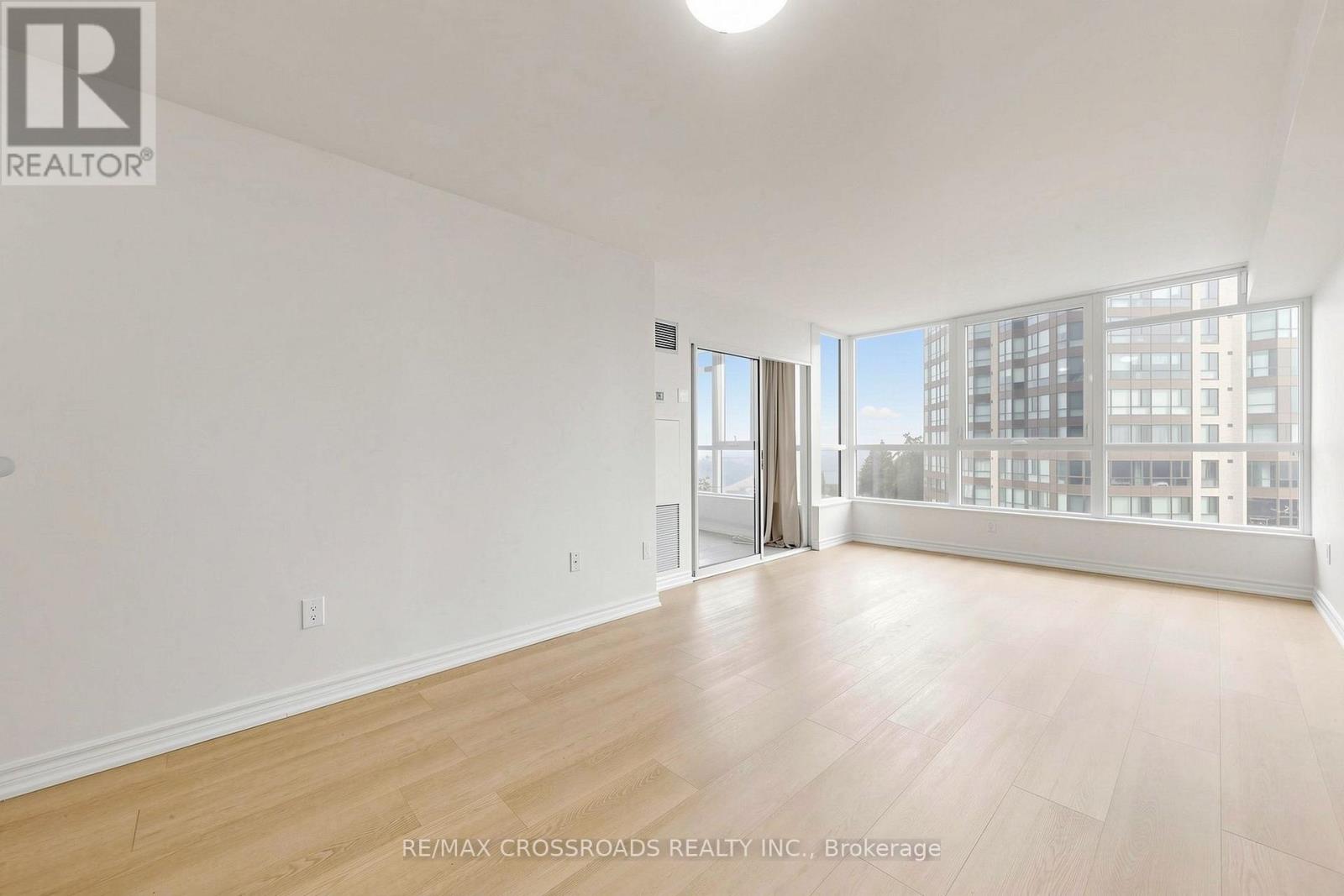 511 - 3233 Eglinton Avenue E Property Photo 9