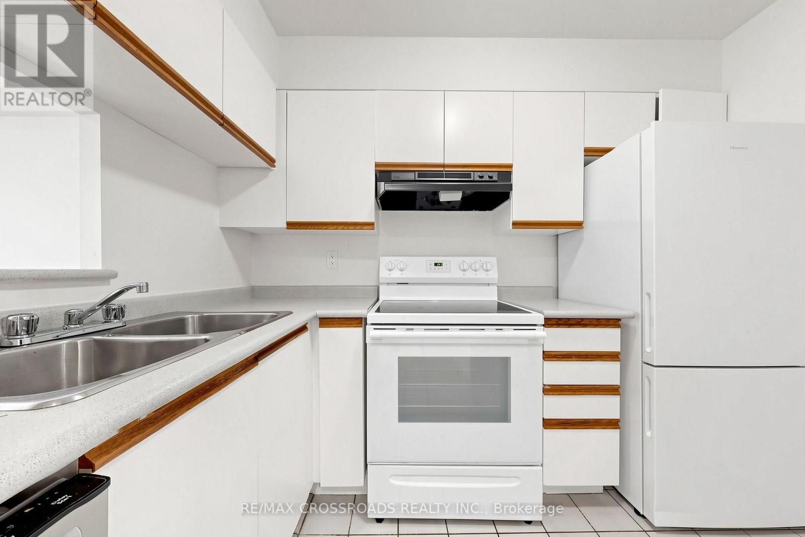 511 - 3233 Eglinton Avenue E Property Photo 16