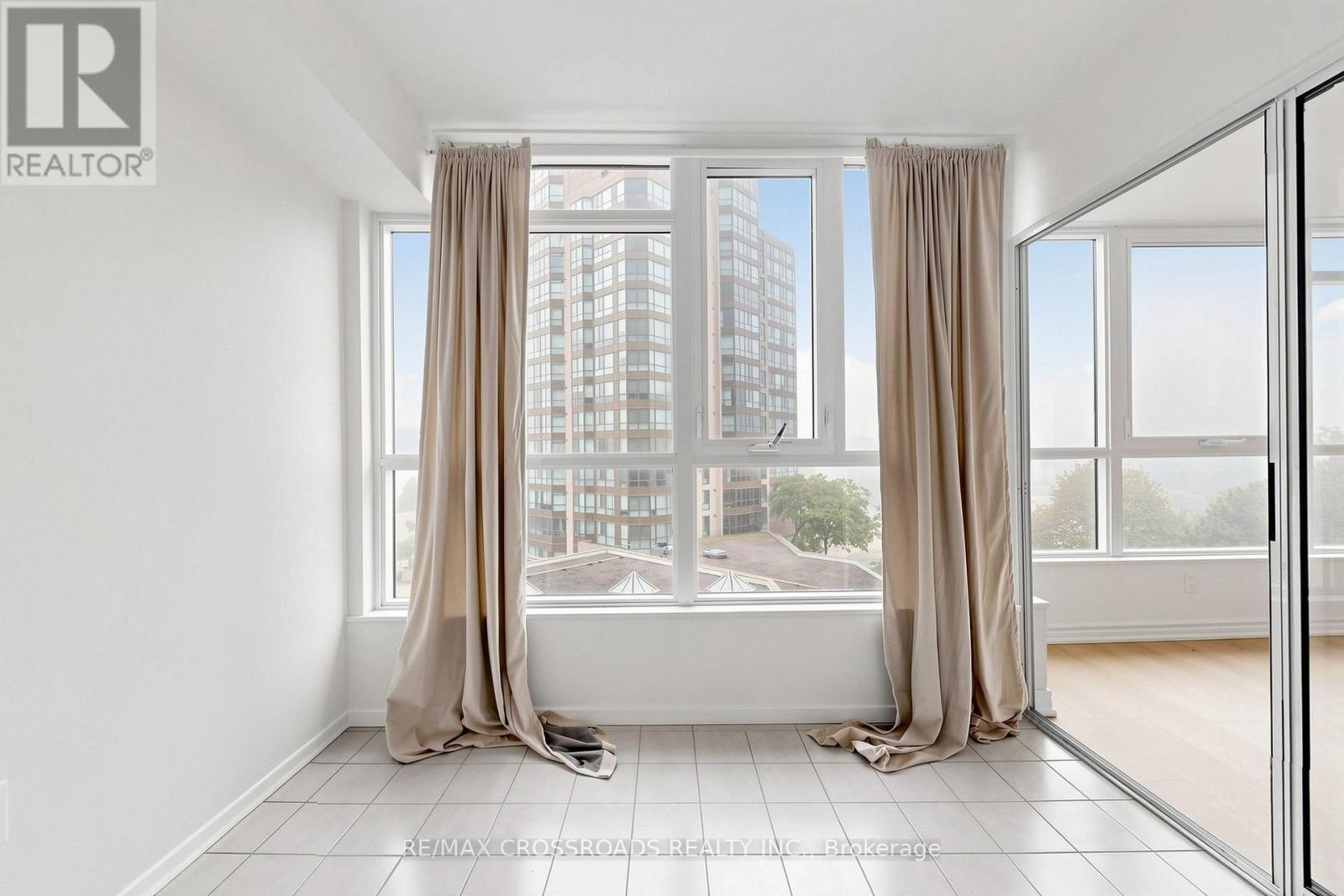 511 - 3233 Eglinton Avenue E Property Photo 23