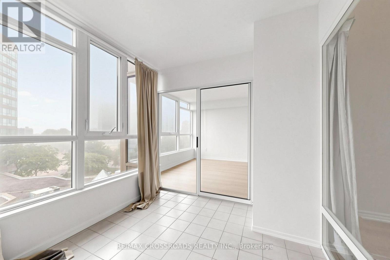 511 - 3233 Eglinton Avenue E Property Photo 24