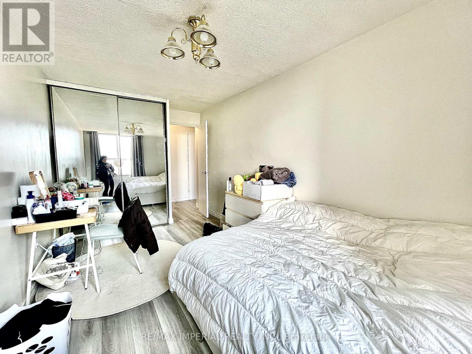 1807 - 270 Palmdale Drive Property Photo 12