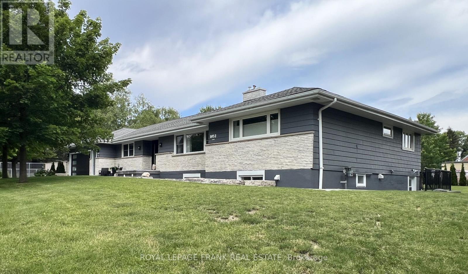 1695 Scugog Street Property Photo 3