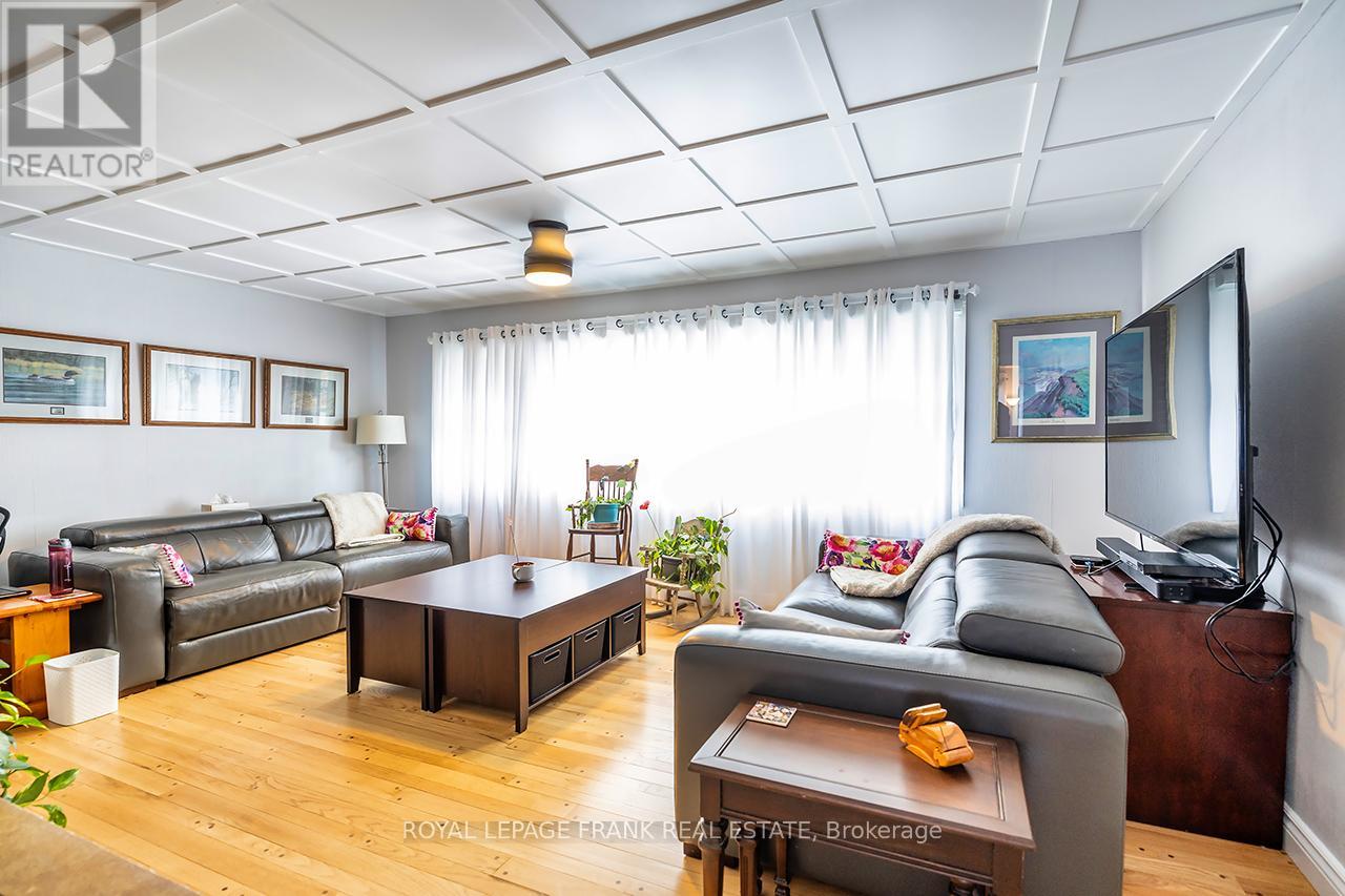 1695 Scugog Street Property Photo 16