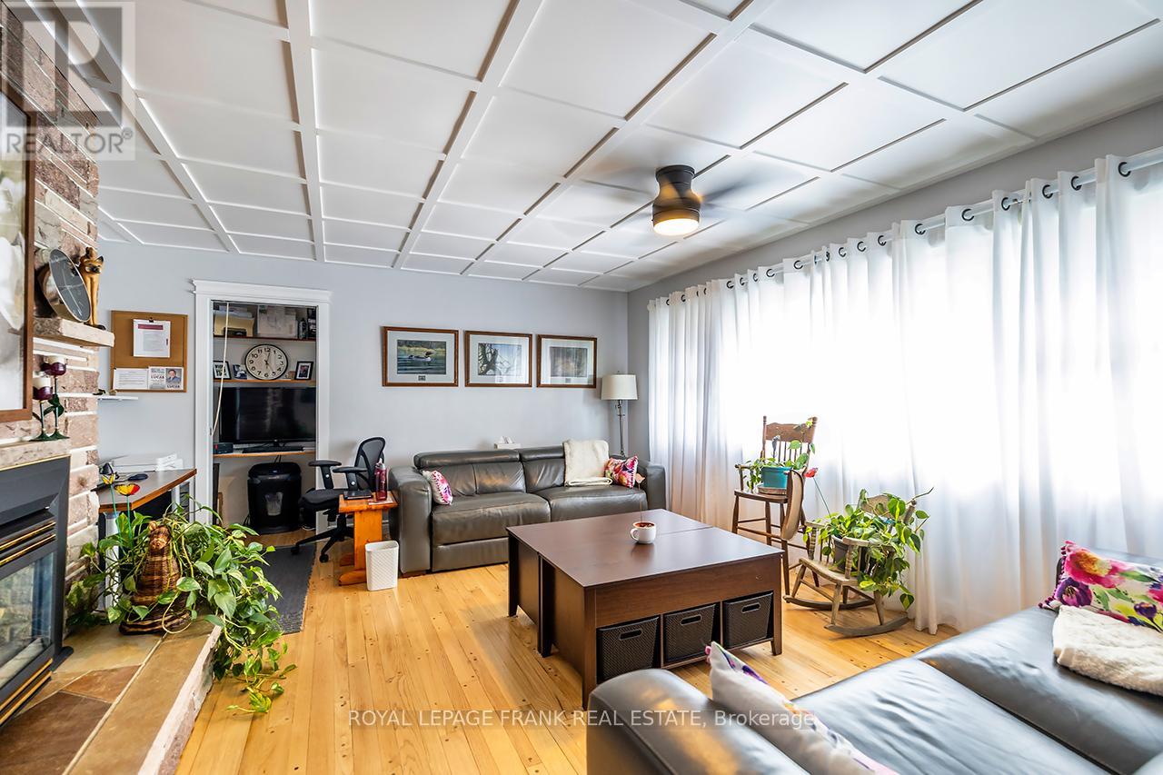 1695 Scugog Street Property Photo 17