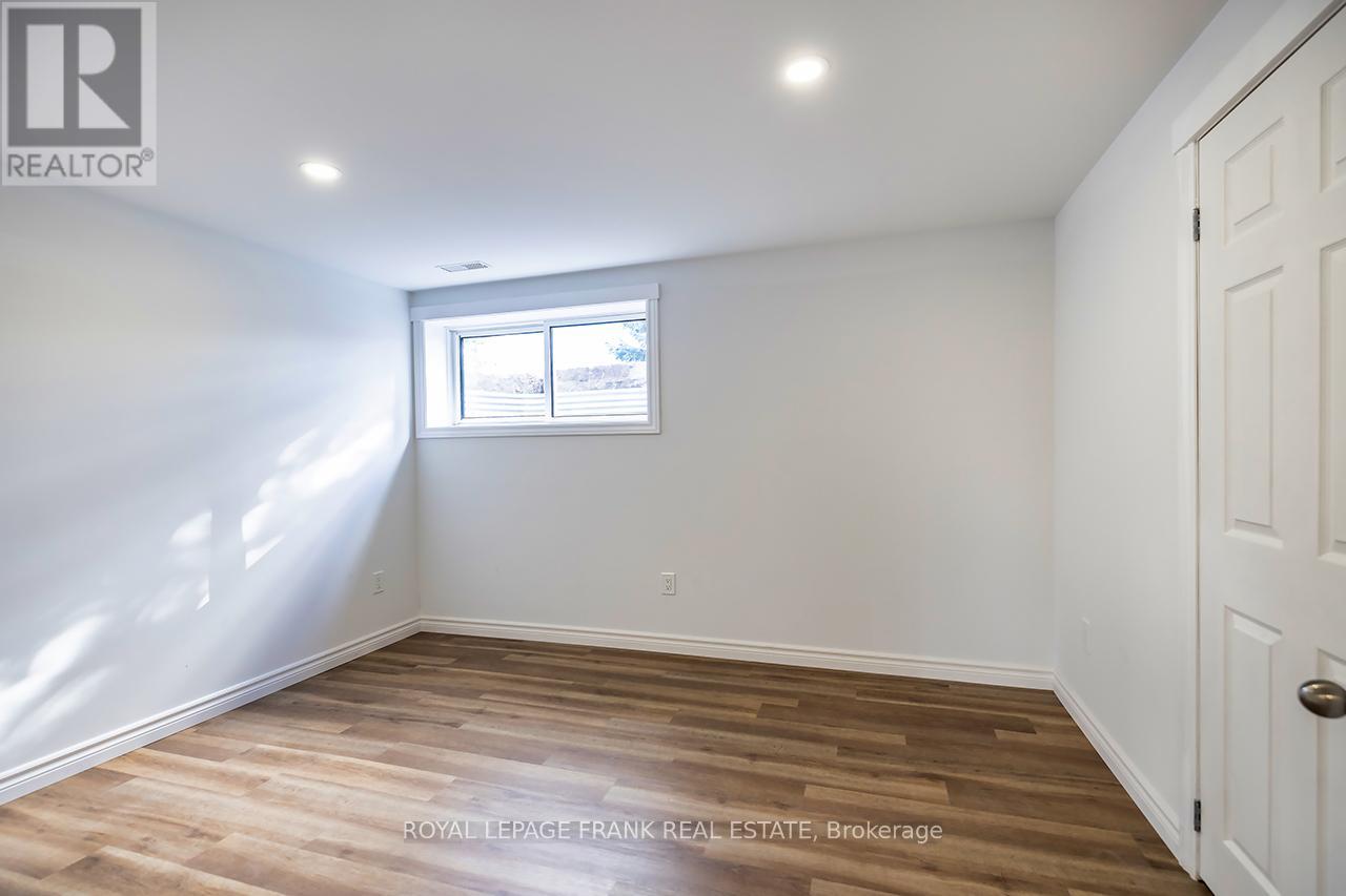 1695 Scugog Street Property Photo 32