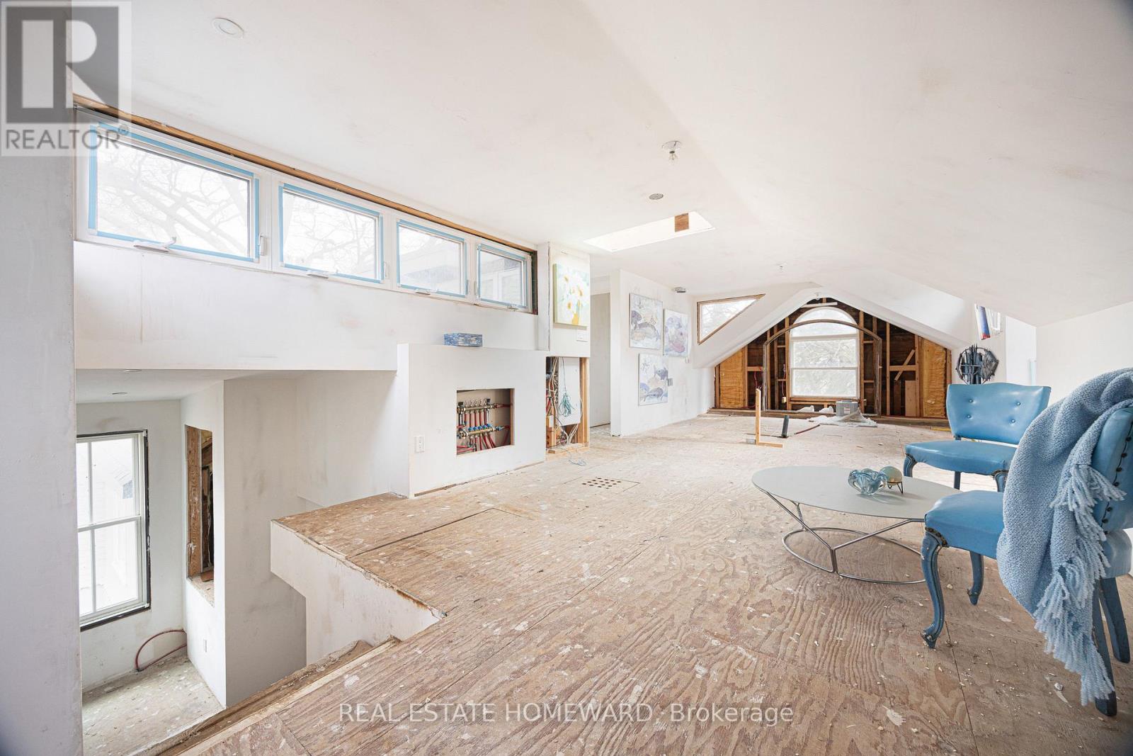 3025 Queen Street E Property Photo 8