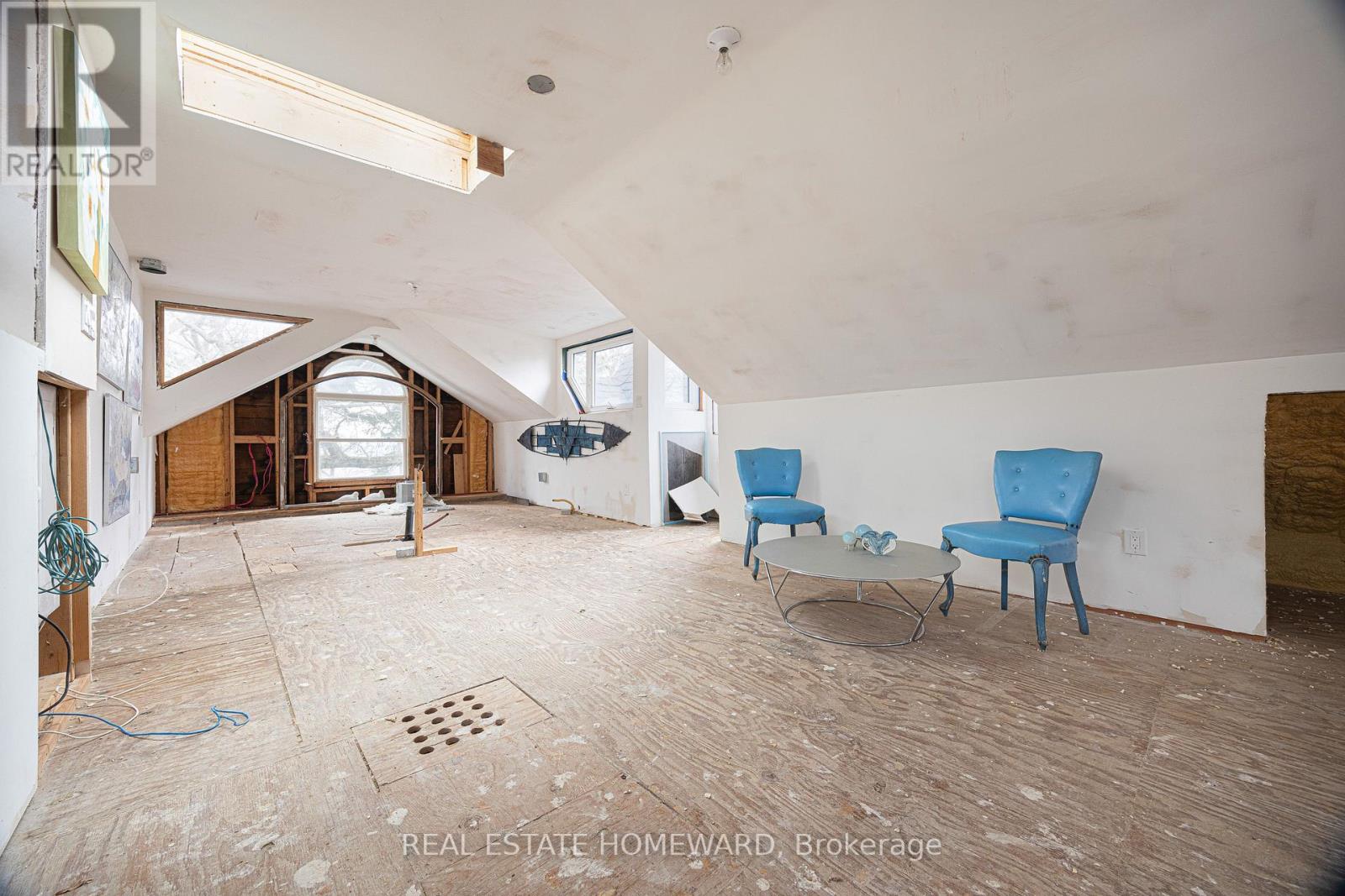 3025 Queen Street E Property Photo 9