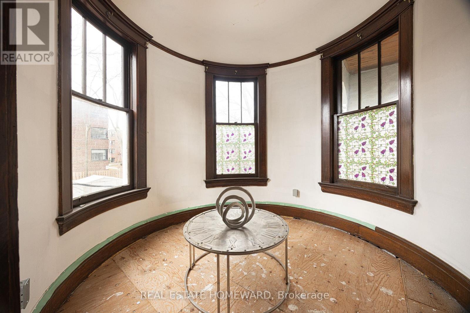 3025 Queen Street E Property Photo 16