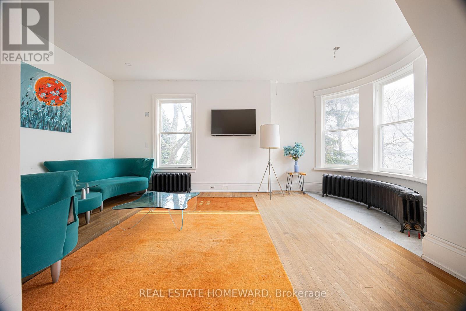 3025 Queen Street E Property Photo 24