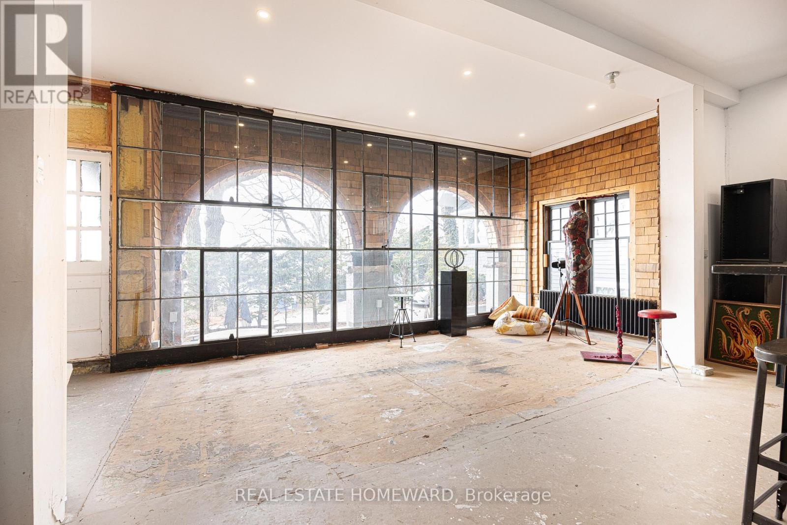 3025 Queen Street E Property Photo 30