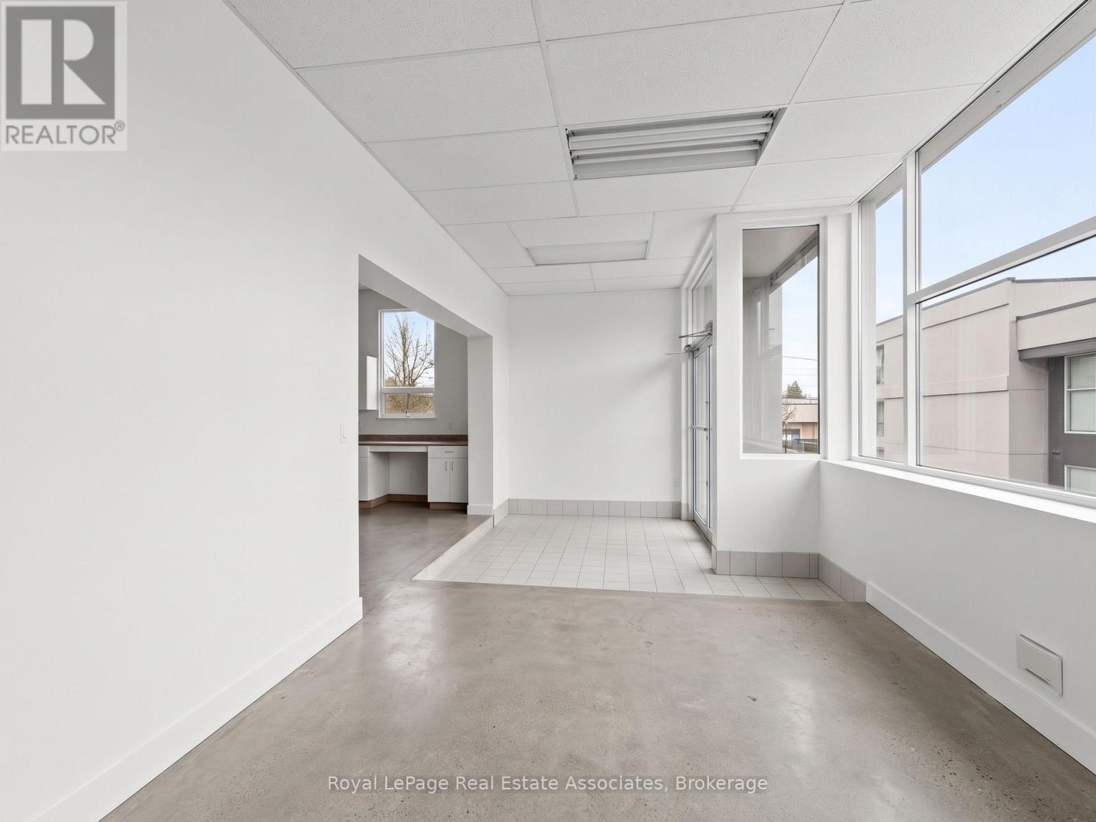 1597 Queen Street E Property Photo 7