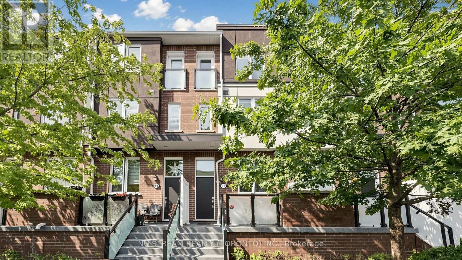 15 Heron Park Place Property Photo 1