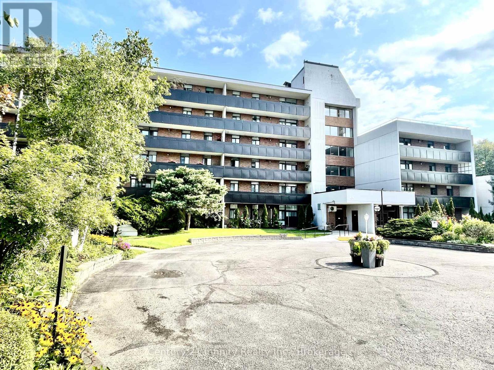5-606 - 50 OLD KINGSTON ROAD