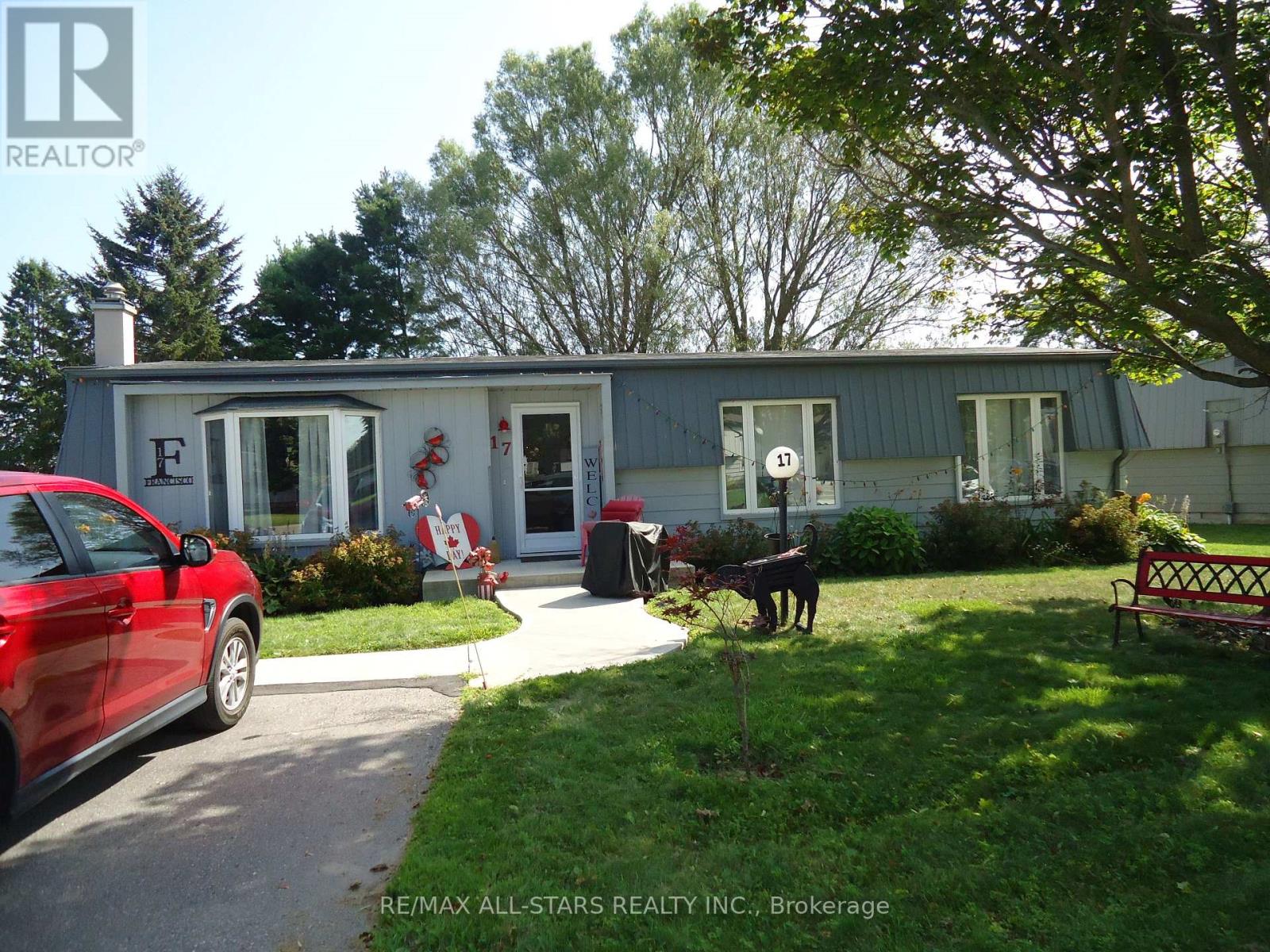 17 Pineridge Crescent Property Photo 1
