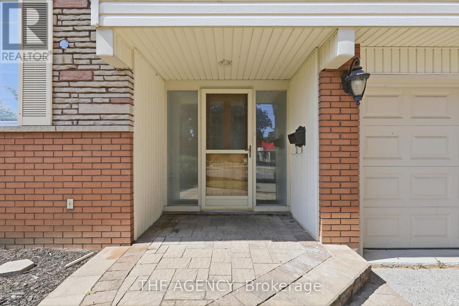 364 Adelaide Avenue E Property Photo 2