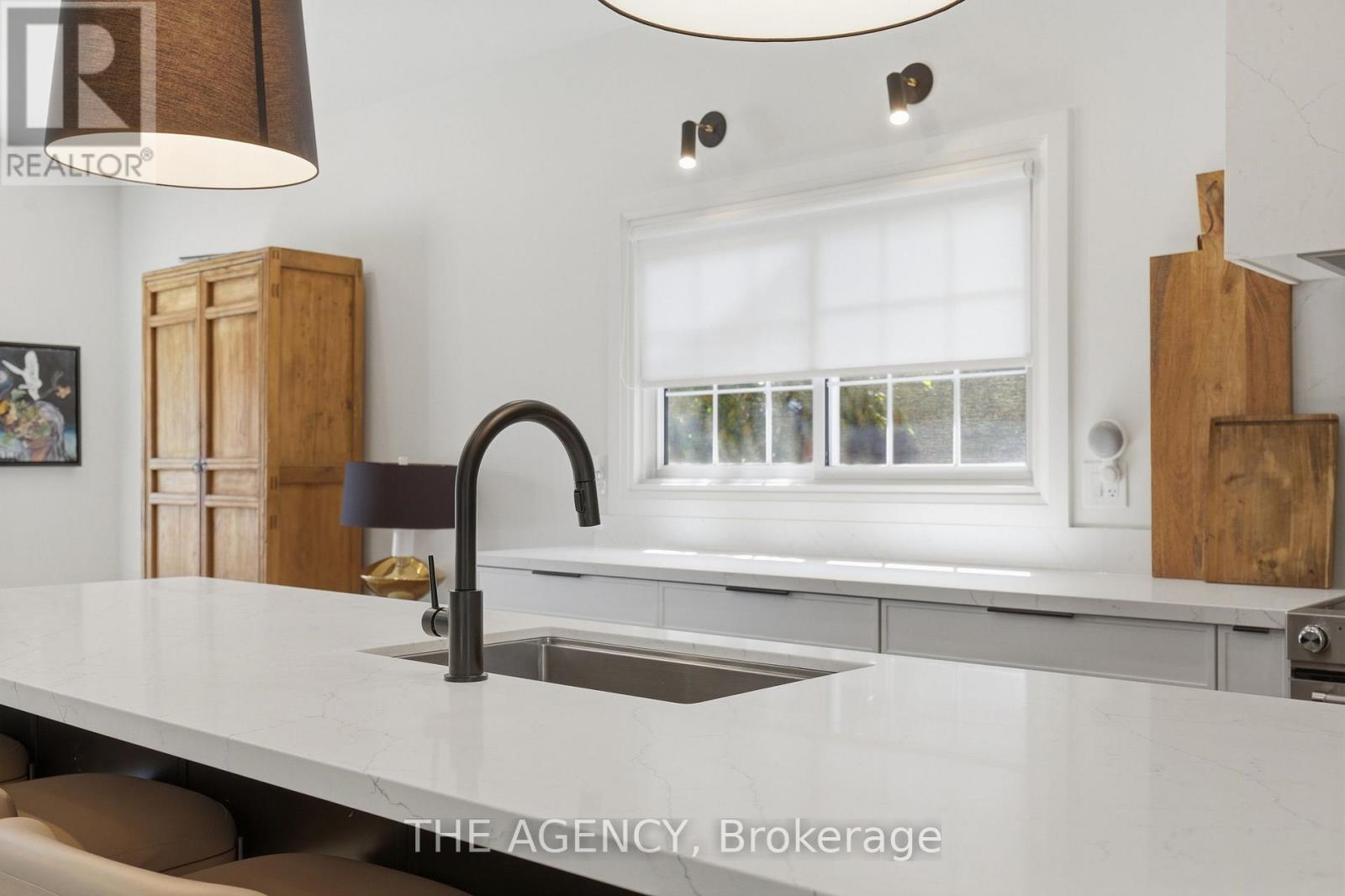 364 Adelaide Avenue E Property Photo 8