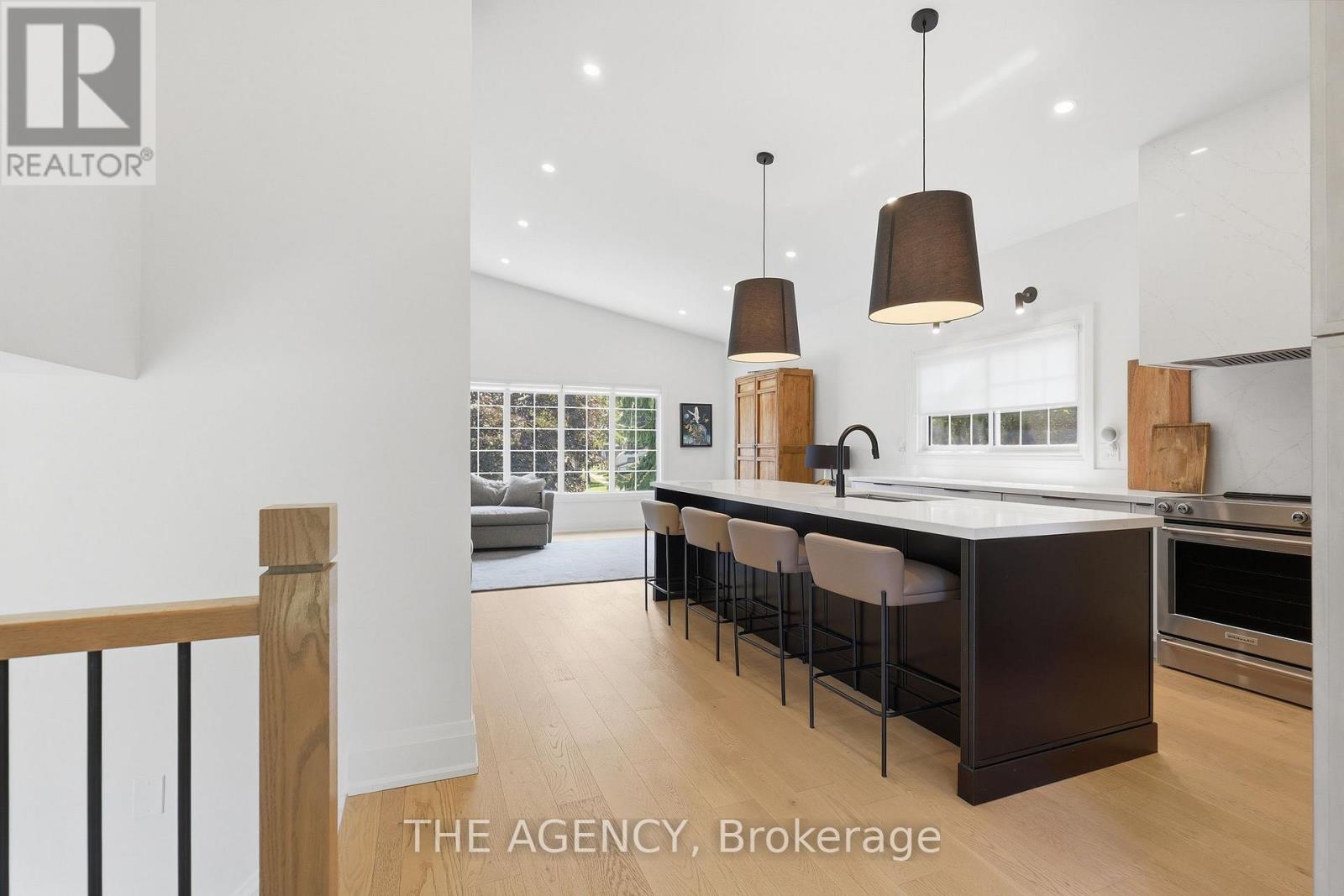 364 Adelaide Avenue E Property Photo 9