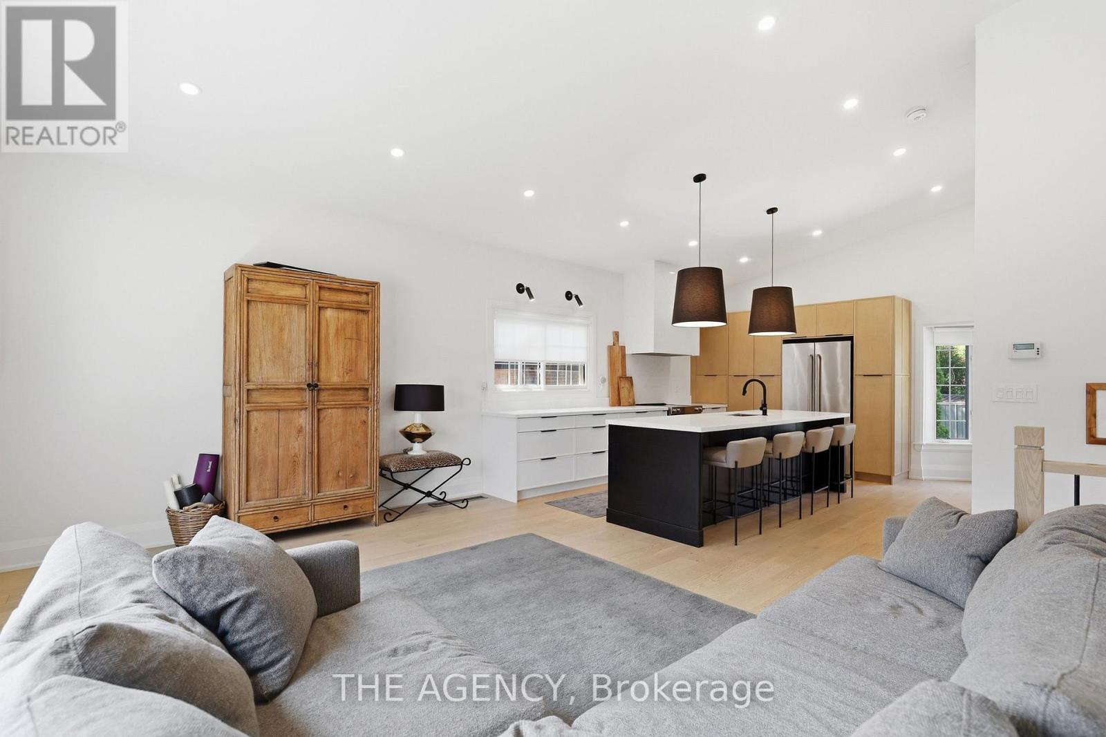 364 Adelaide Avenue E Property Photo 10