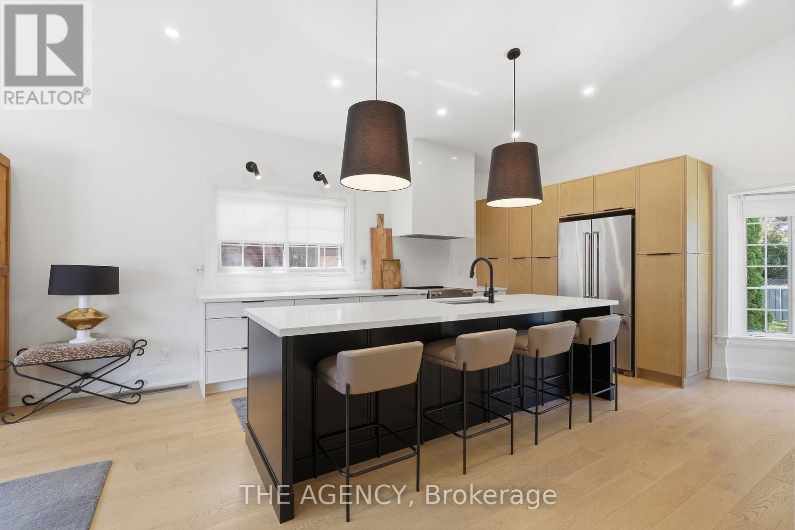 364 Adelaide Avenue E Property Photo 11